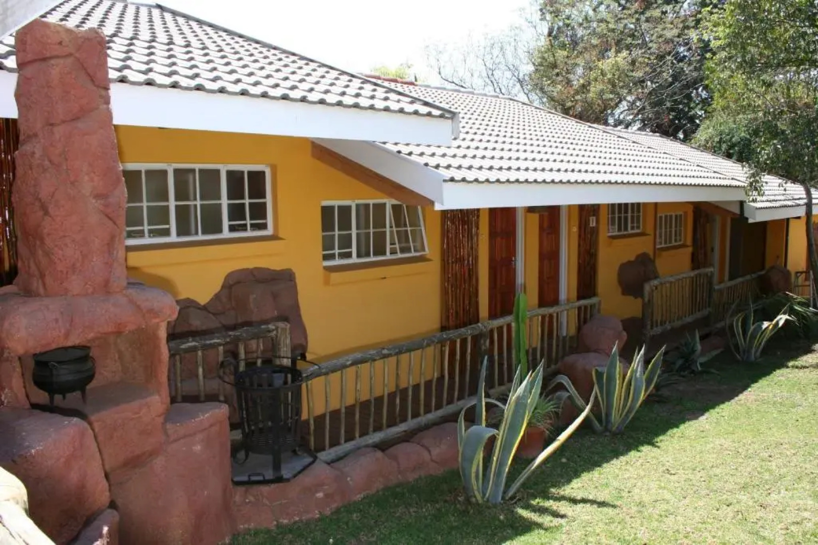 Flintstones Guest House Fourways