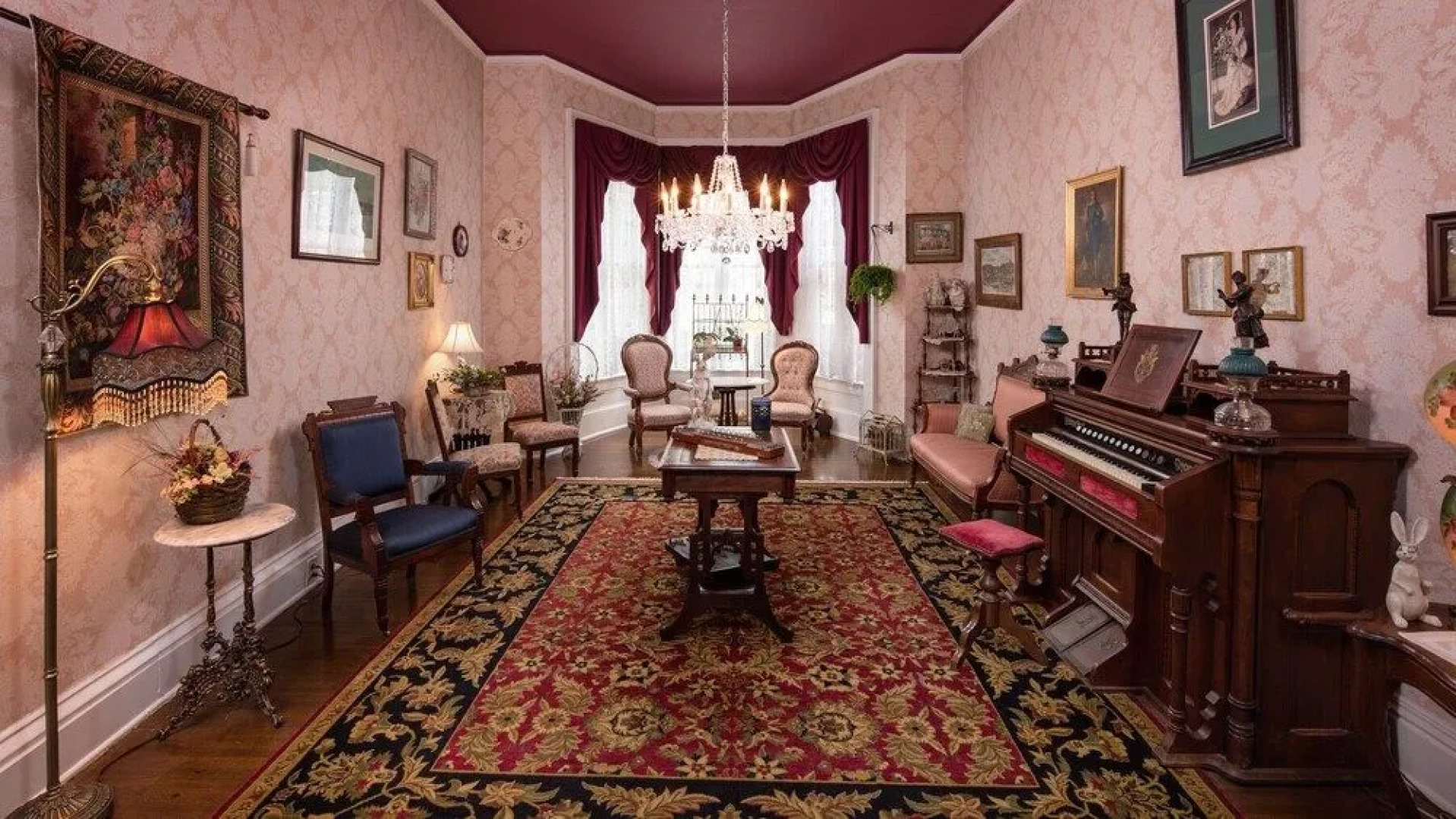 The Steamboat House Bed & Breakfast