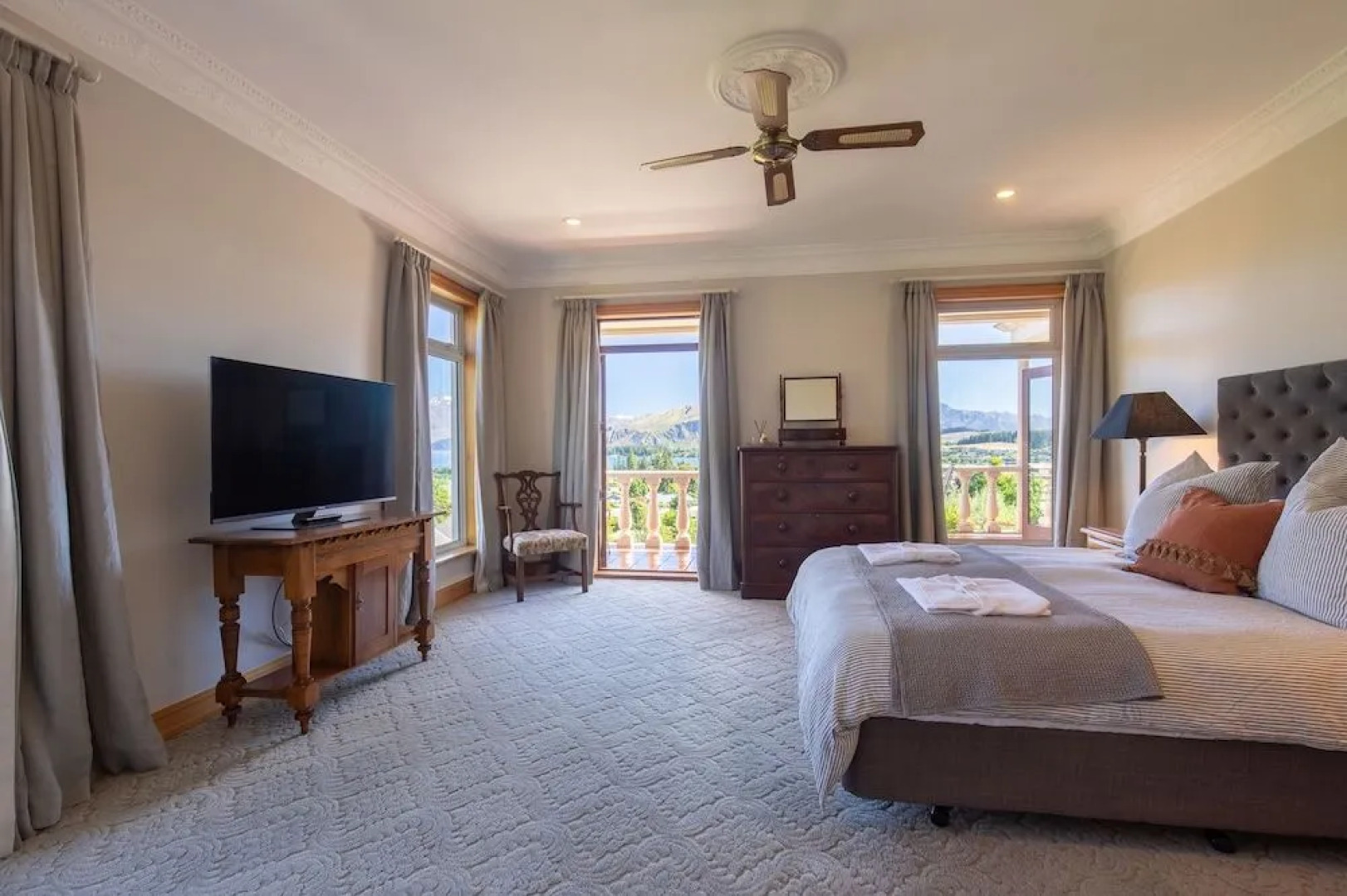 The Manor - Wanaka Unlocked