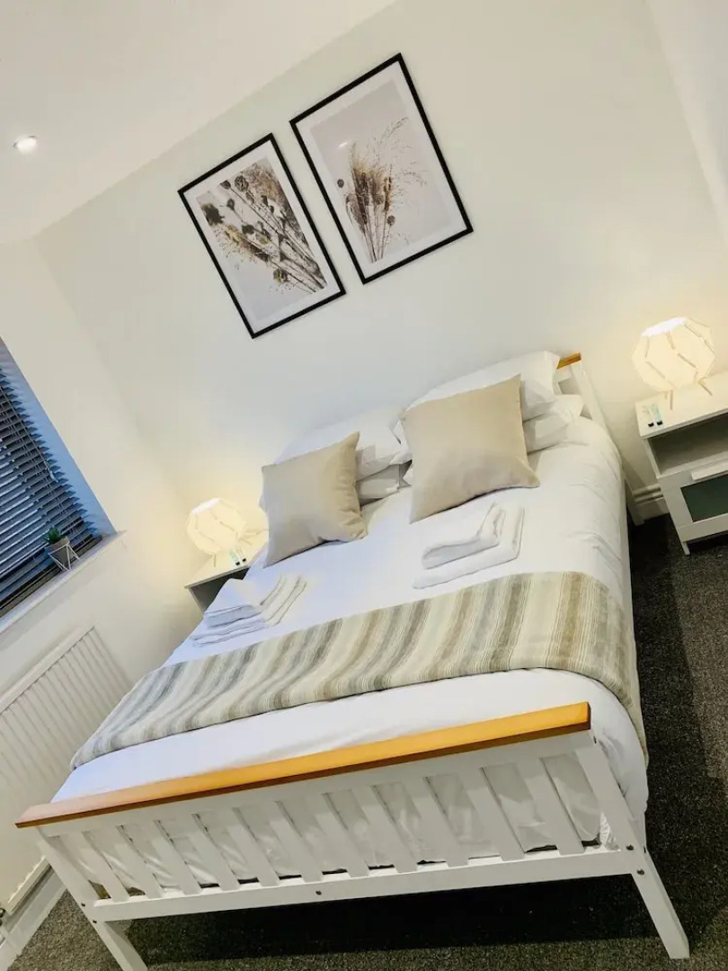 SA Today St Margarets Court Taunton with Fibre Wi-Fi & Netflix