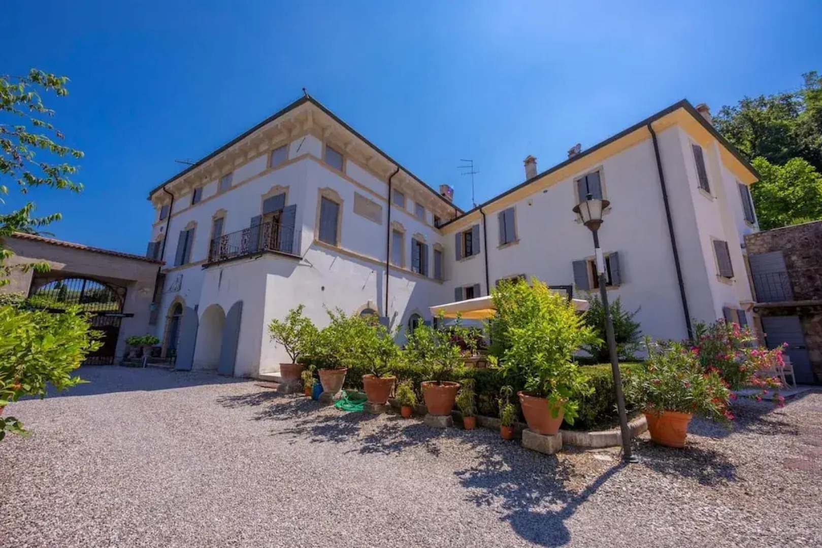Villa Faccioli Limone With Shared Pool