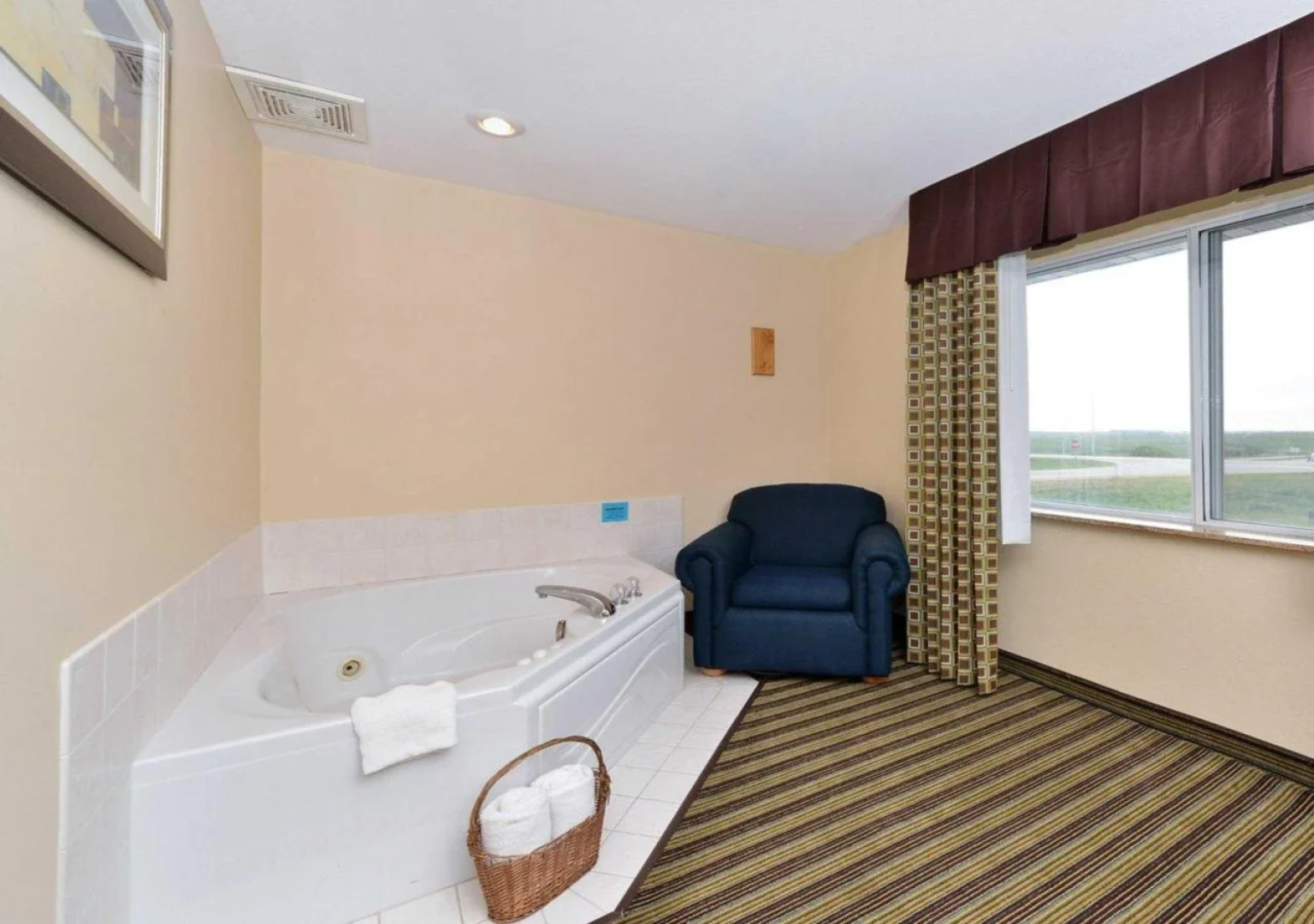 American Inn and Suites