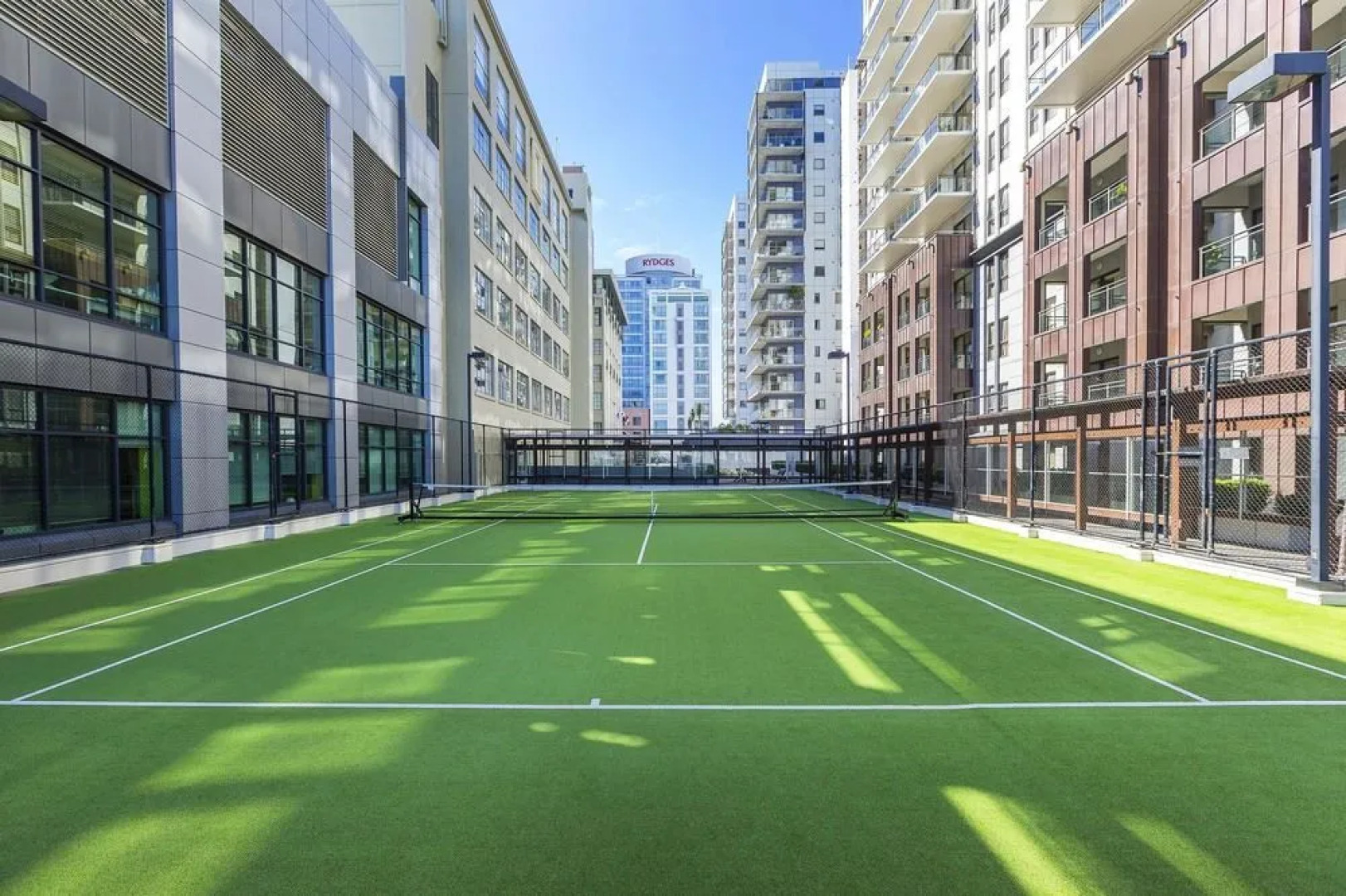 Sea view studio with pool and gym