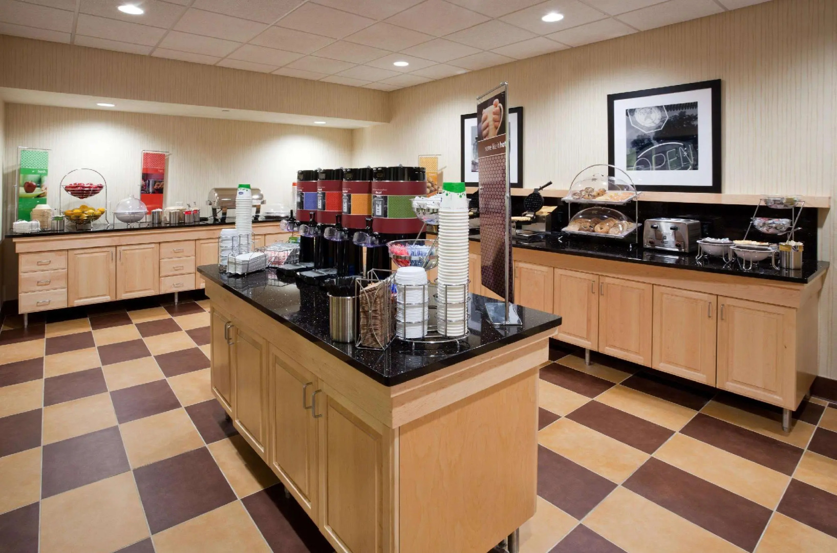 Hampton Inn & Suites Minot Airport