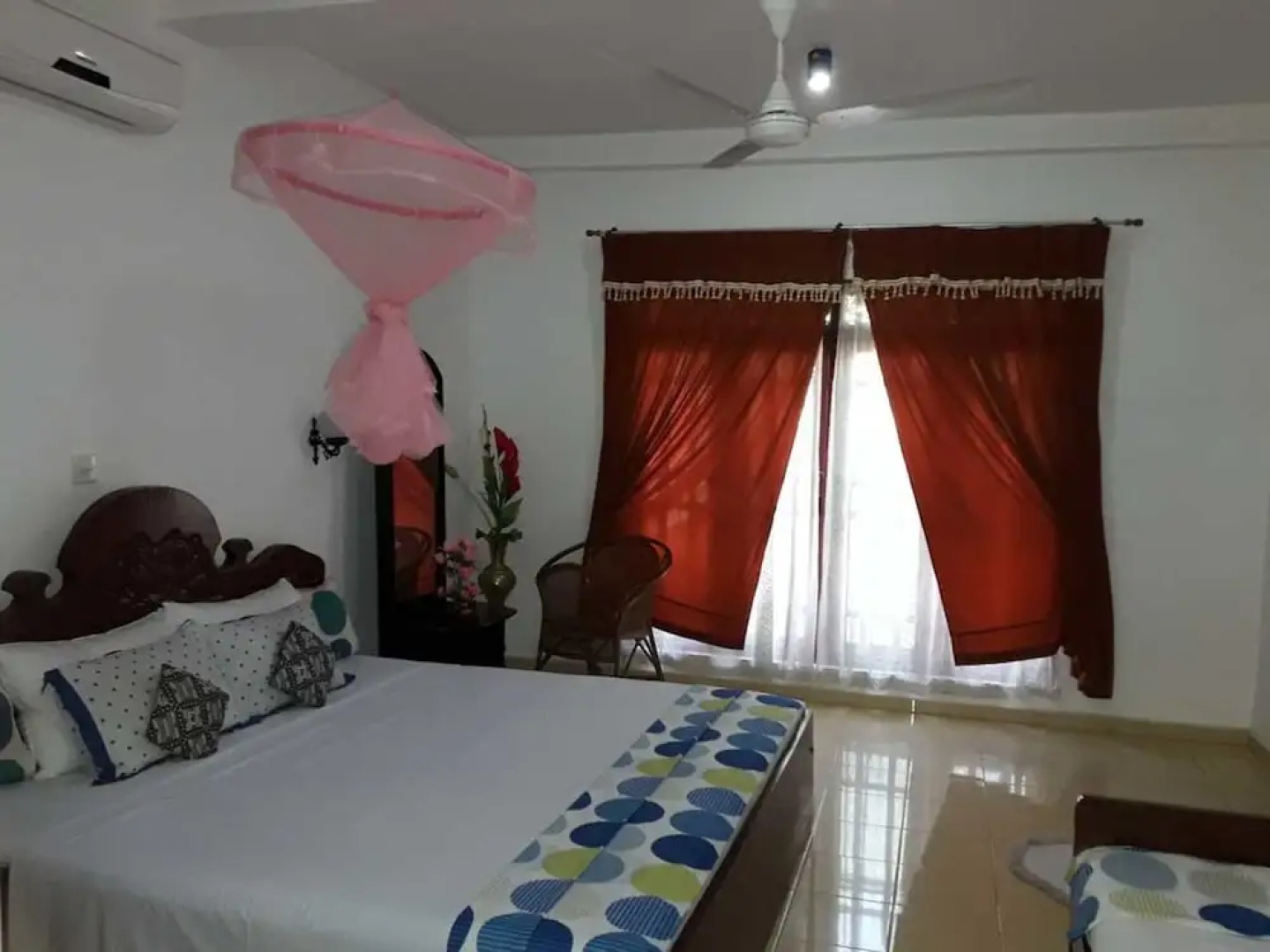 Yoho Sadewa Holiday Inn