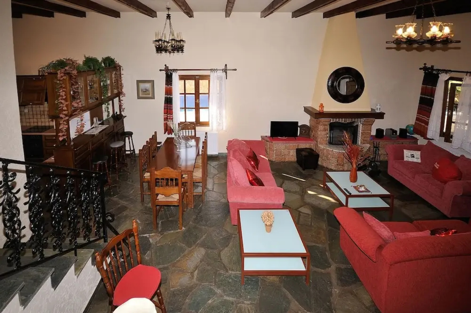 Family Maisonette with Pool near Beach