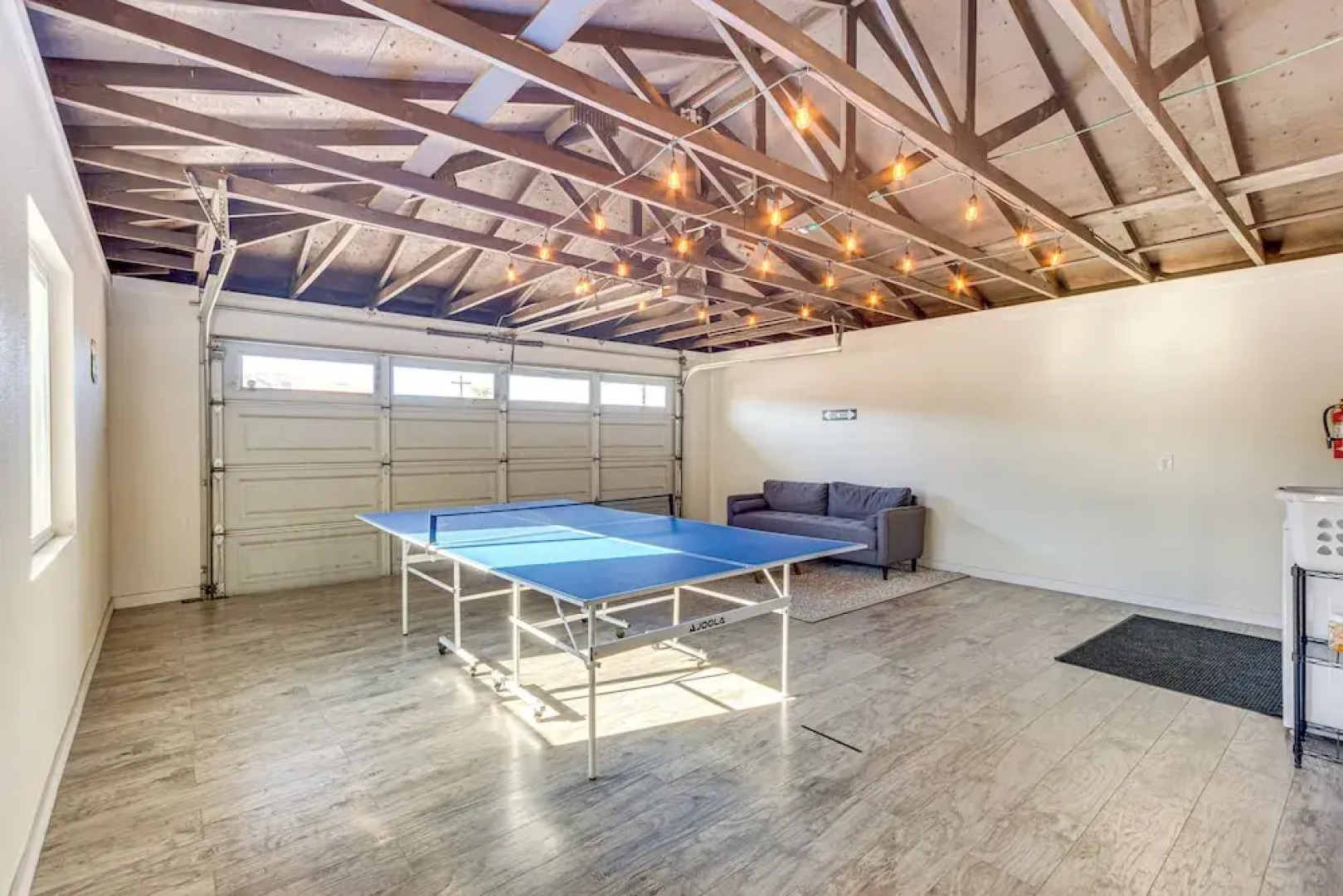 Hot Tub + Patio: Desert Getaway in Joshua Tree!