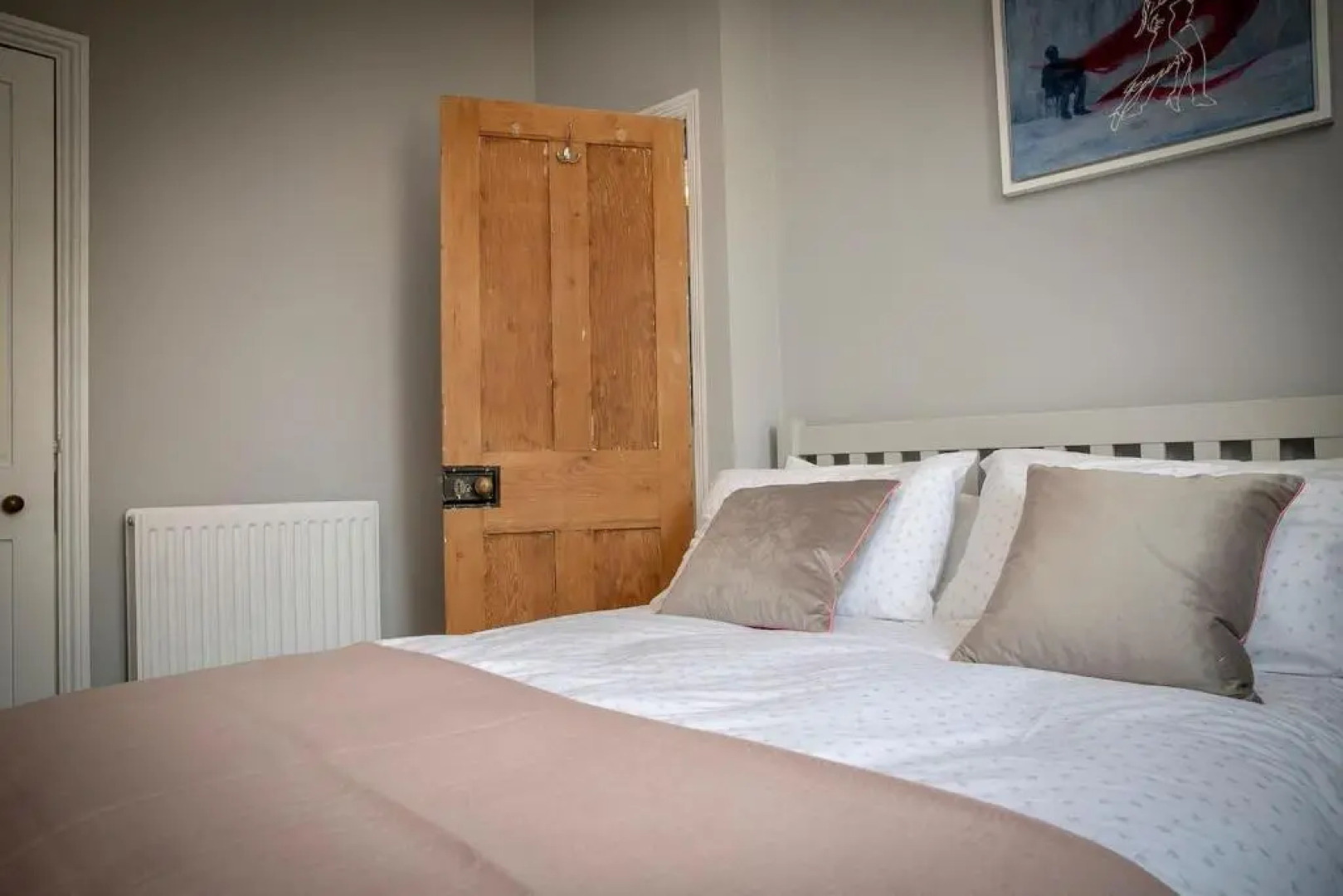 2 bedroom Stamford home with parking