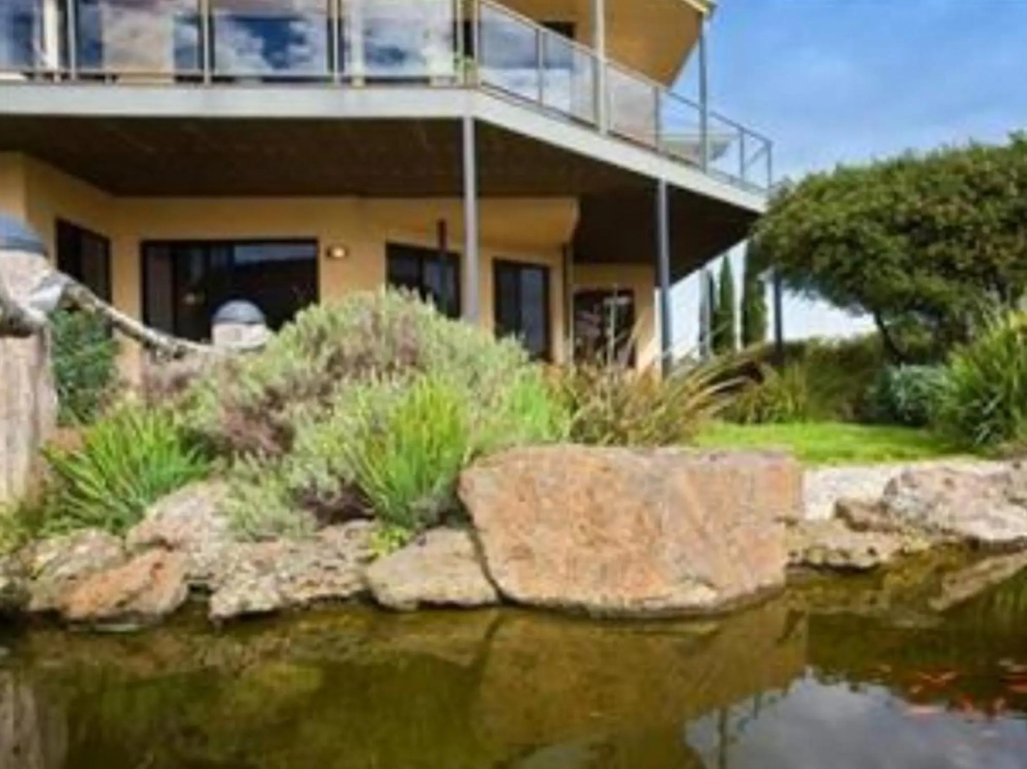 Hilltop Apartments Phillip Island - Adults Only