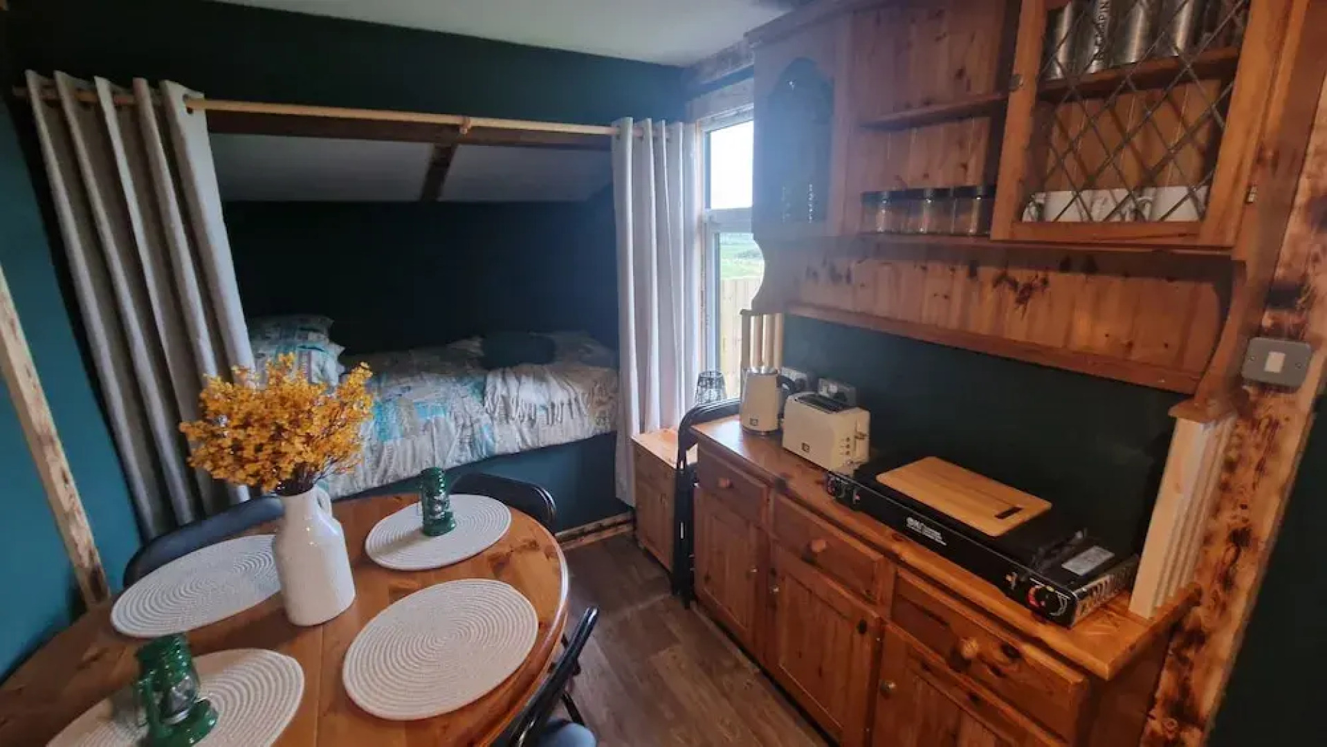 Sea View hut Sleeps 4/6