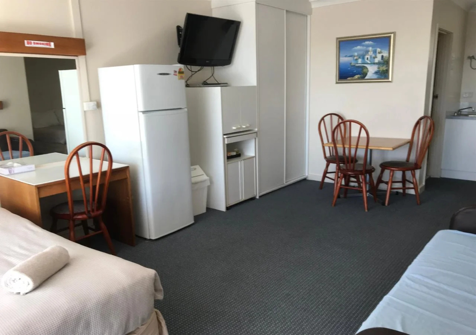 Holiday Lodge Motor Inn