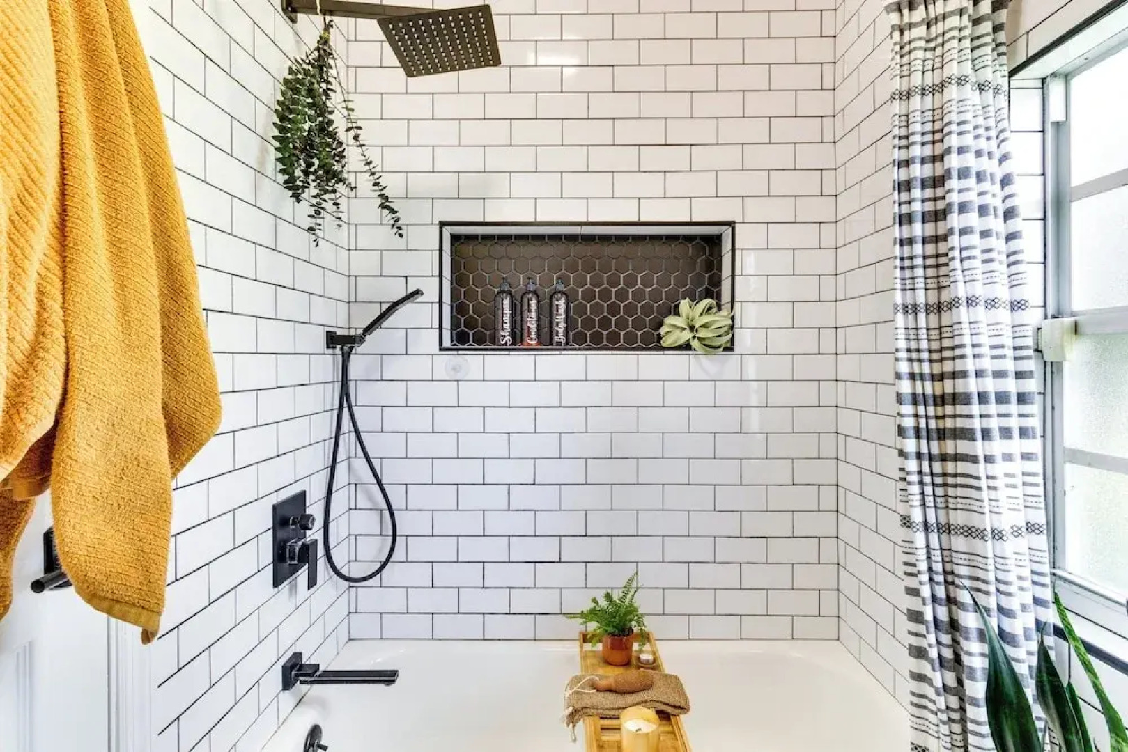 Fire Pit & Yard: Updated Winter Garden Home!