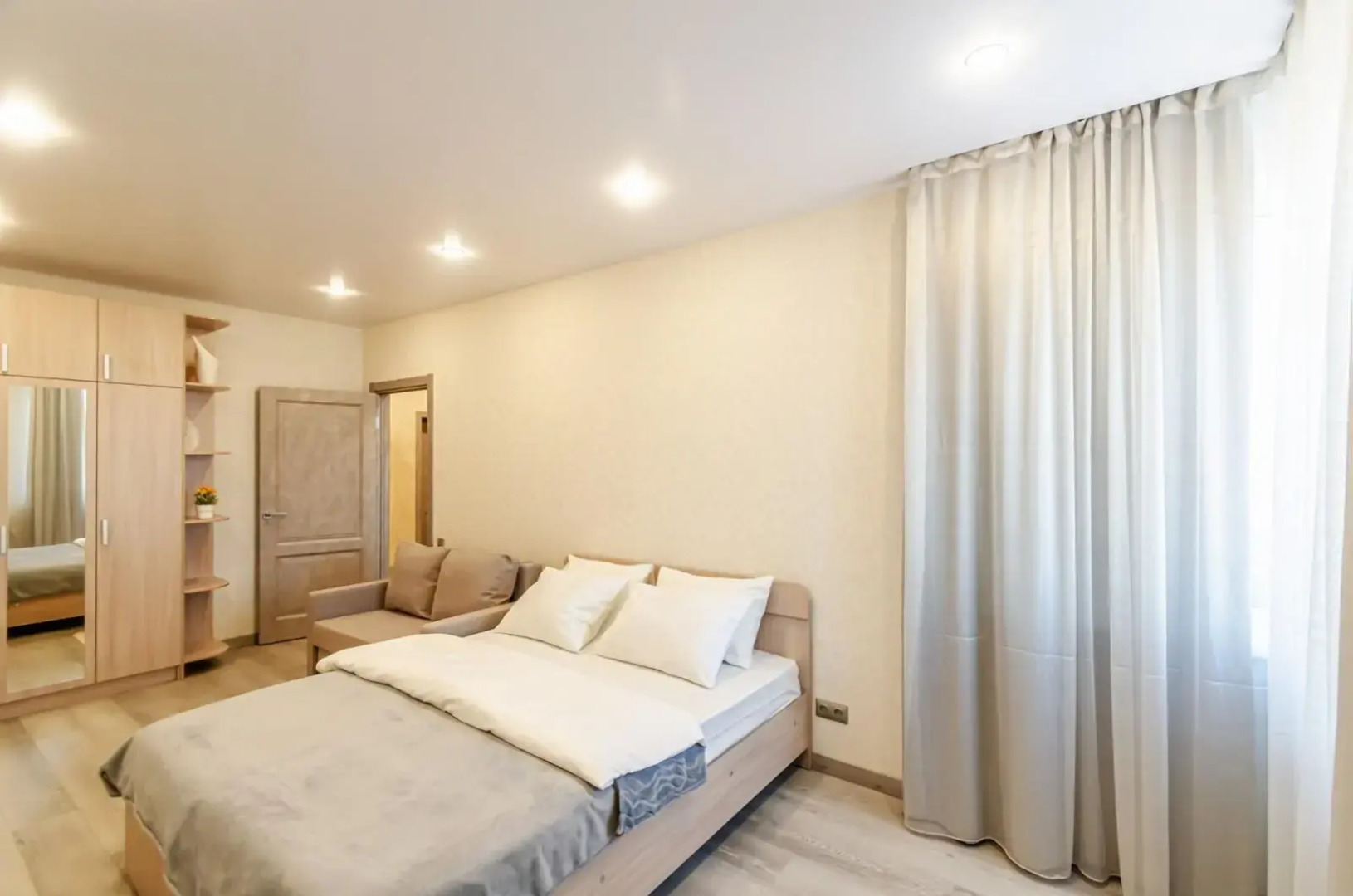 Апартаменты на улице Ново-Садовая 215Б