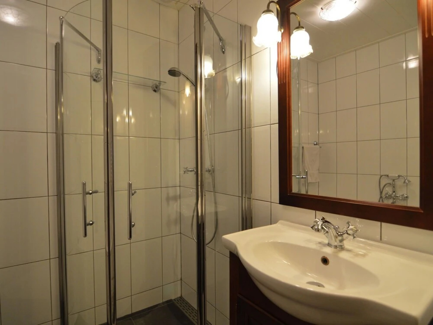 Secluded Holiday Home in Voorthuizen by the Lake