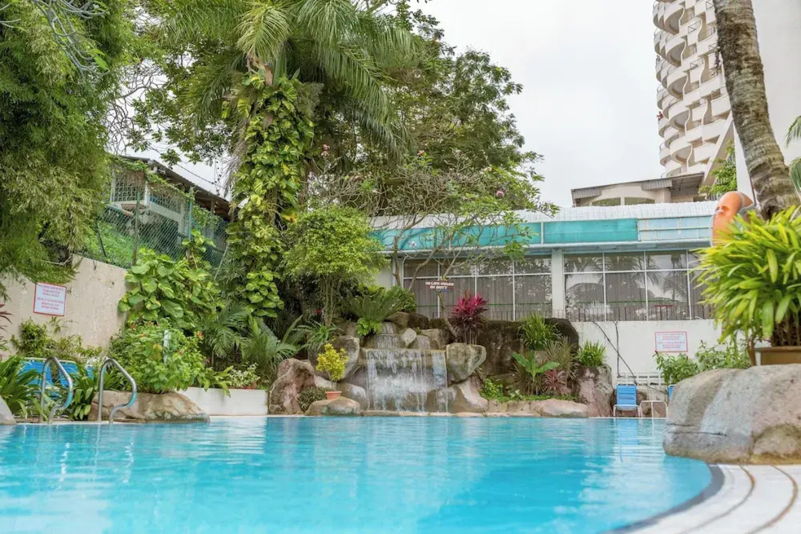 Rainbow Paradise Beach Resort by LWE