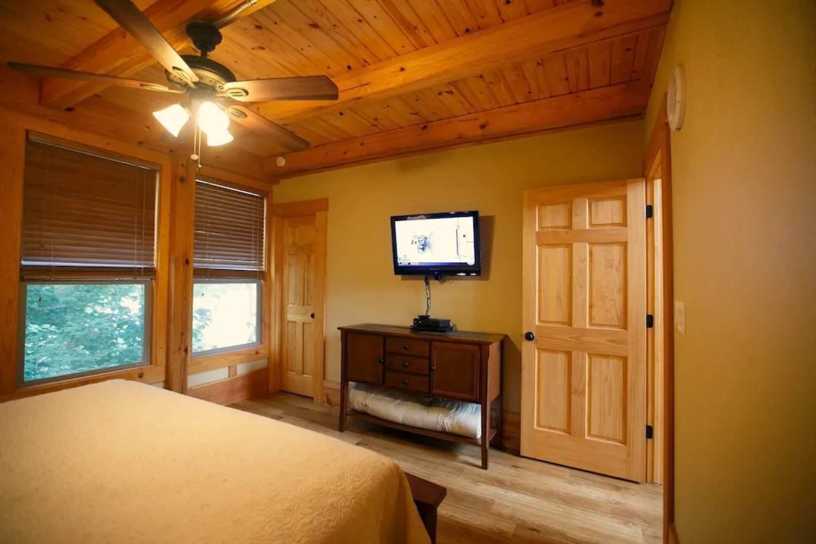 River Rd. Treehouses- Whippoorwill Haus 1 Bedroom 1 Bathroom Cabin