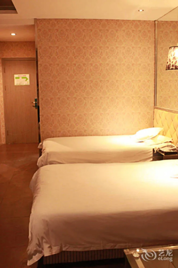 Qingmu Chain Hotel (Ma'an Shandong Railway Station Hongxing Meikailong RT-Mart)