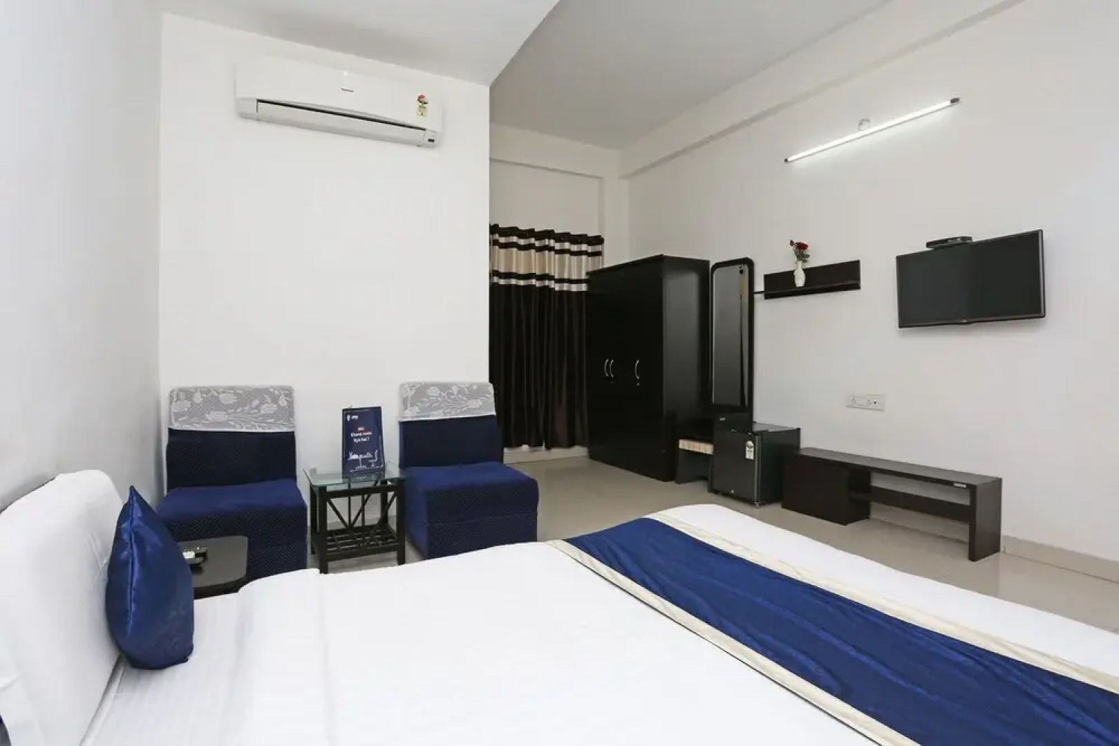 Townhouse OAK Hotel MP Inn