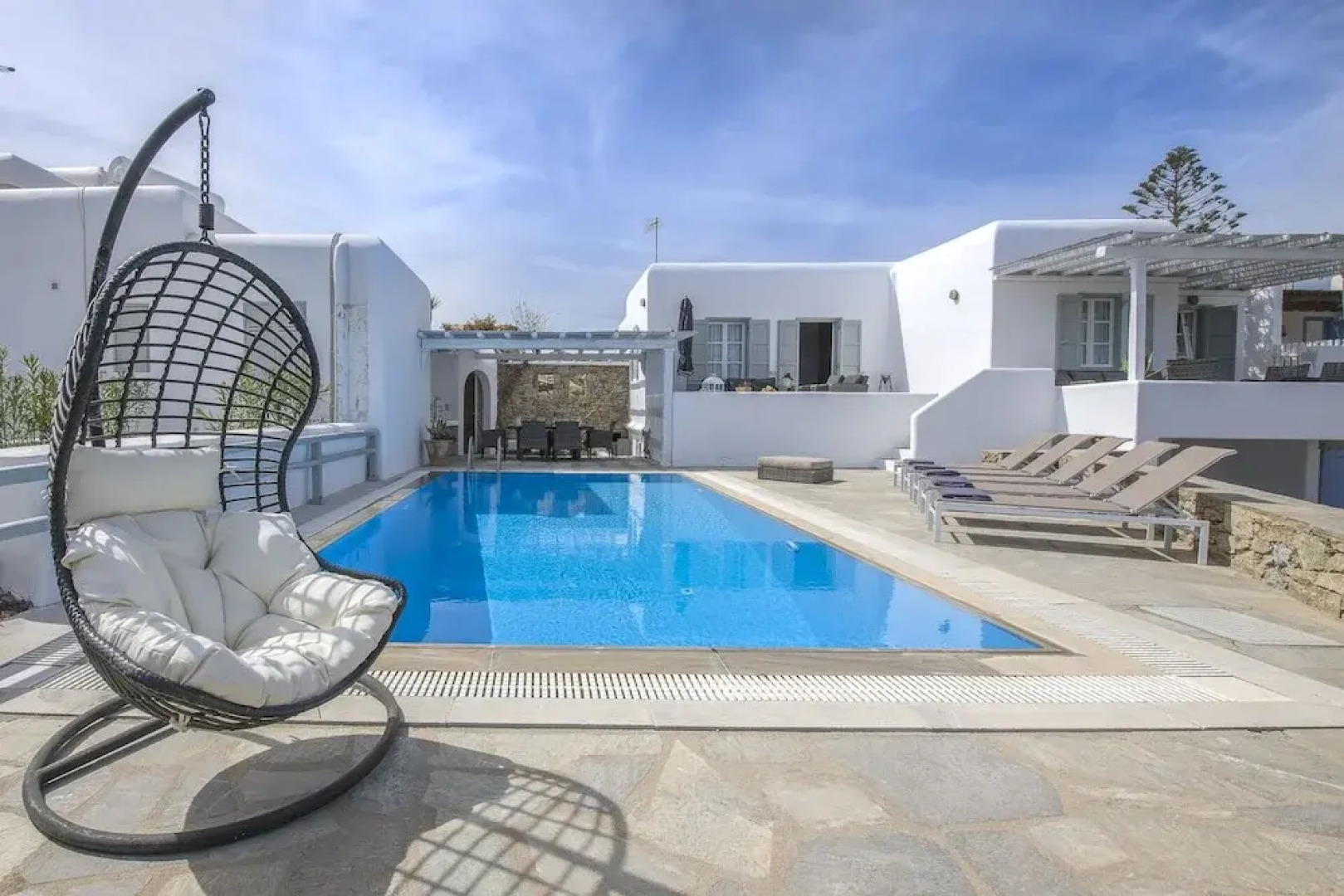 Mykonos Psarrou villa for 18 persons by VillaRentalsgr