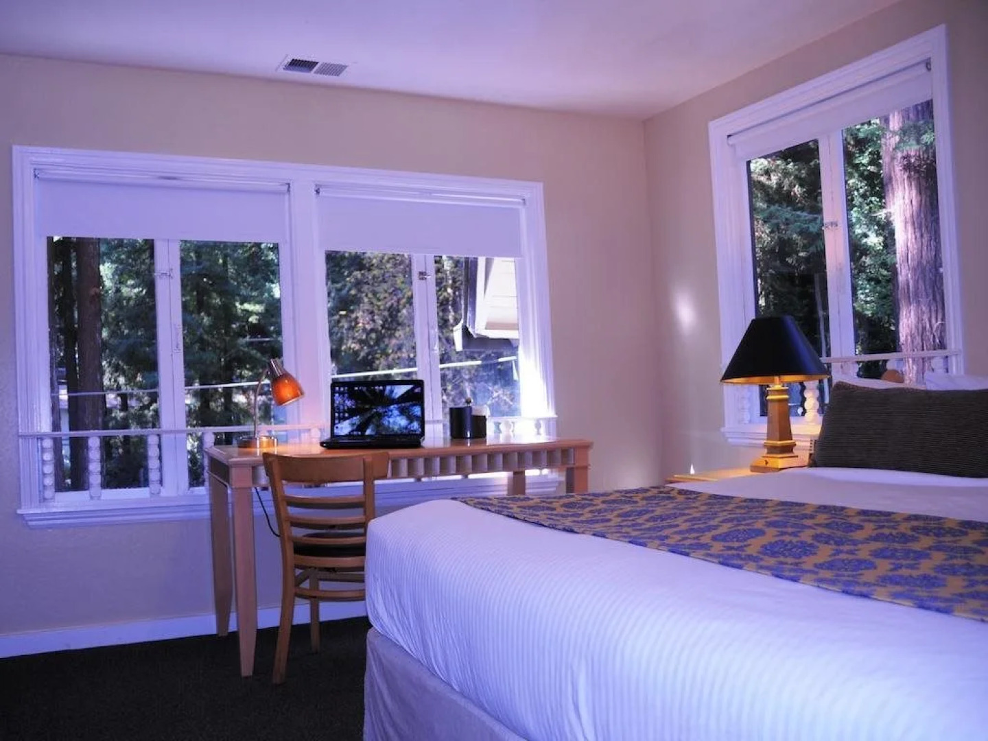 Rio Nido Lodge at the Russian River