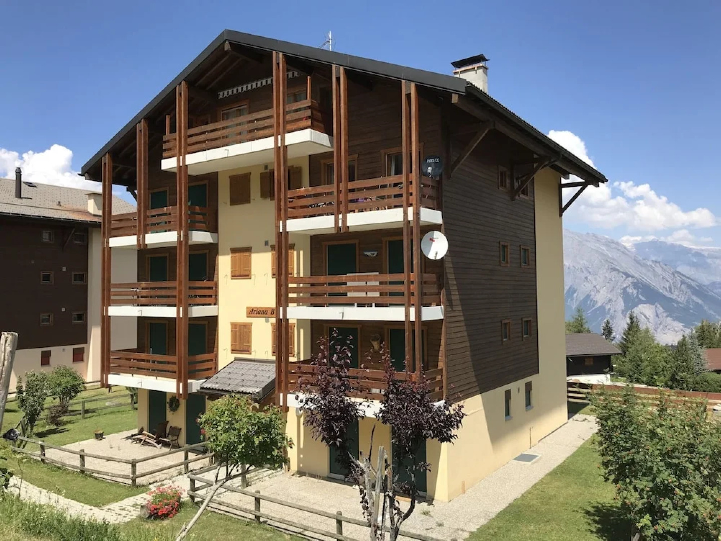 Cozy Apartment with Balcony in La Tzoumaz