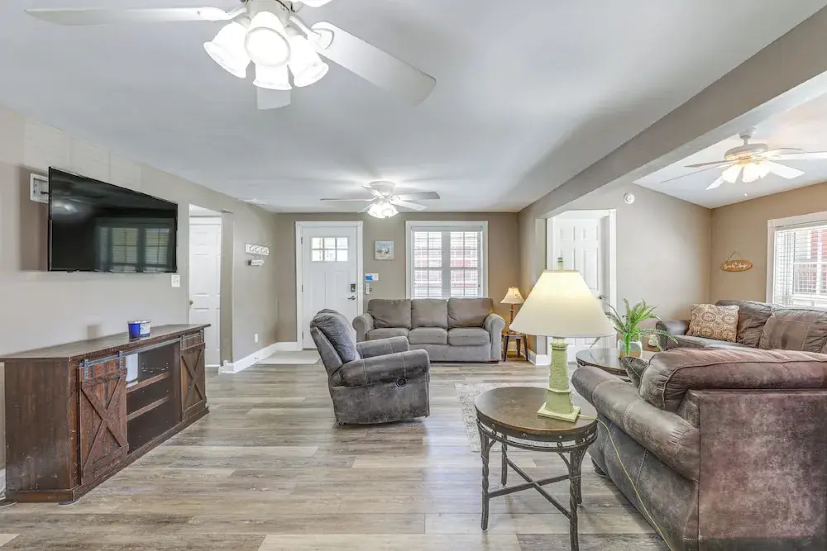 Steps to Shore: Newly Renovated Dewey Beach Home!