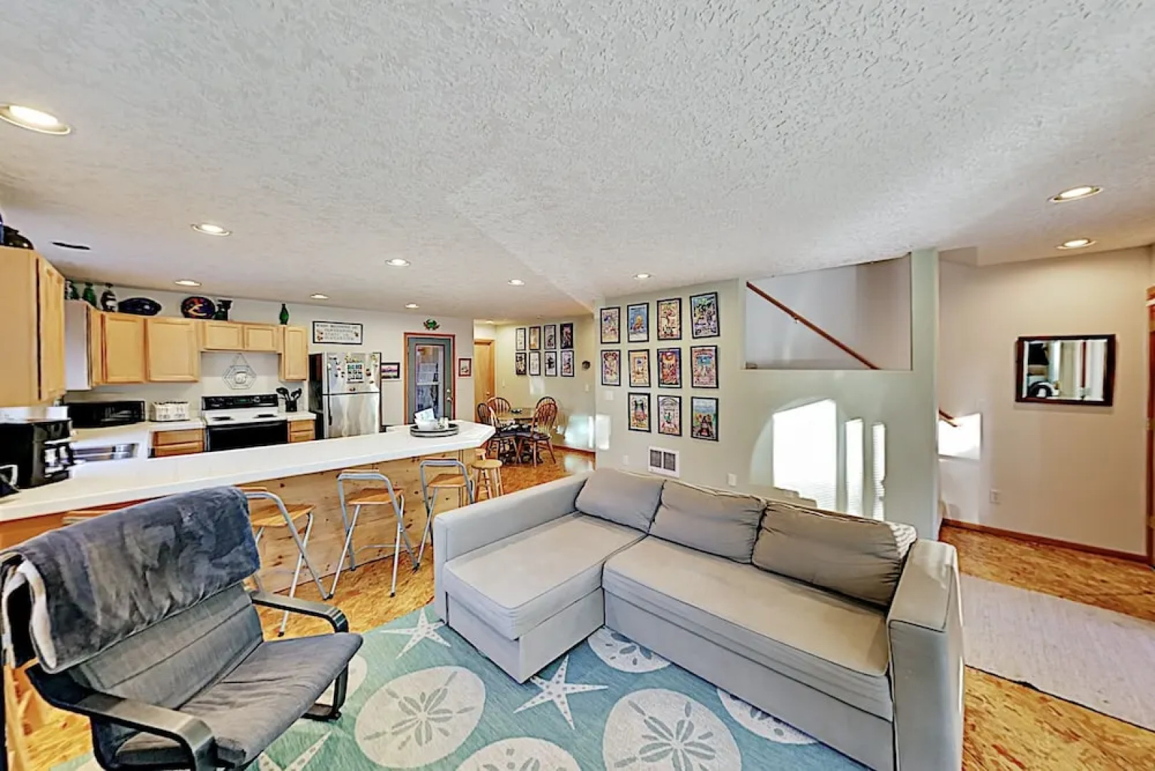 4br W/ Deck - Steps To The Beach! 4 Bedroom Home