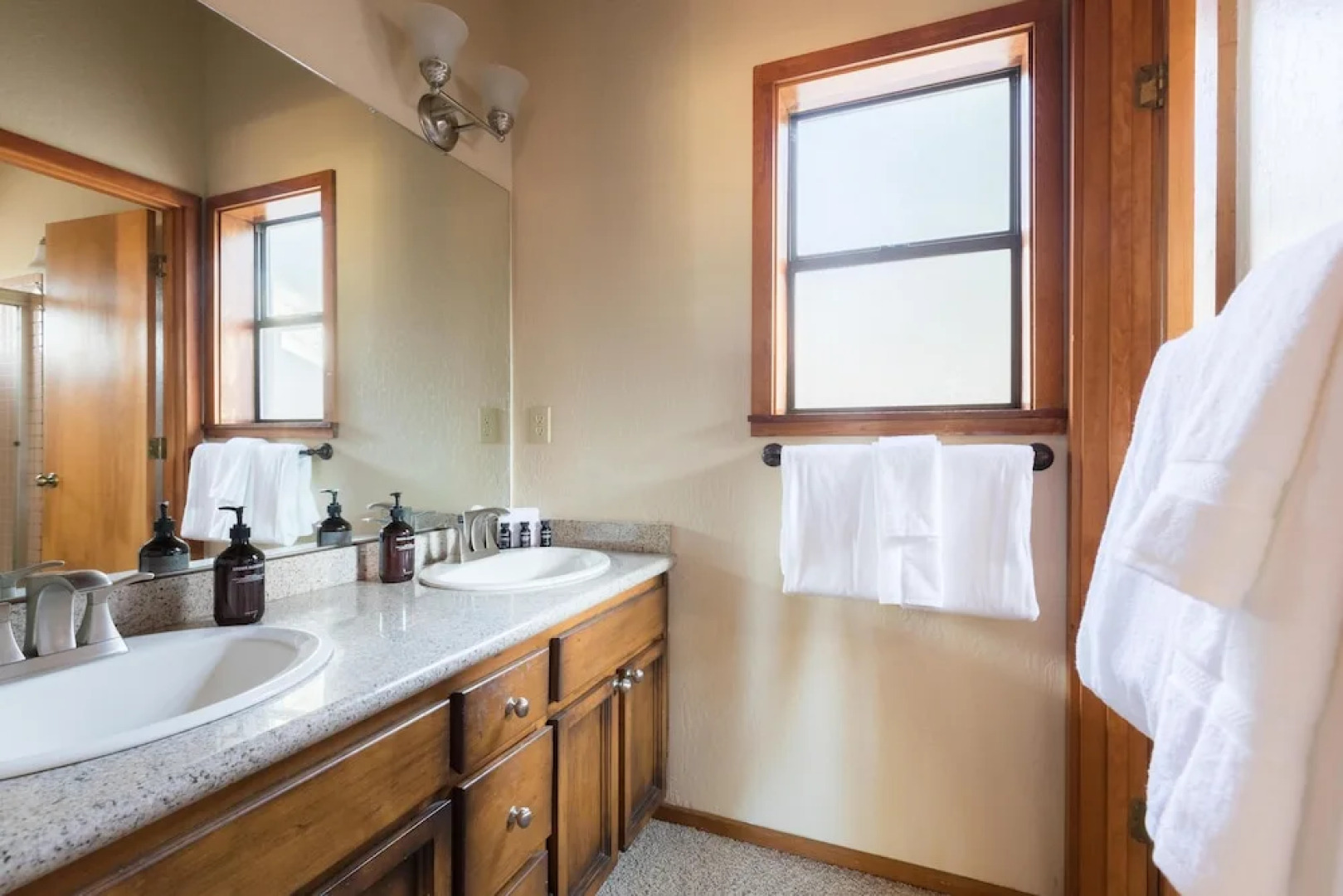 Redwood by AvantStay | Secluded Cabin | 2 Large Decks w/ Views & Spa