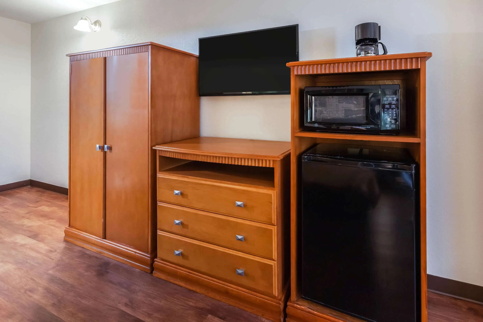 Super 8 by Wyndham Beaumont I-10 South/College St