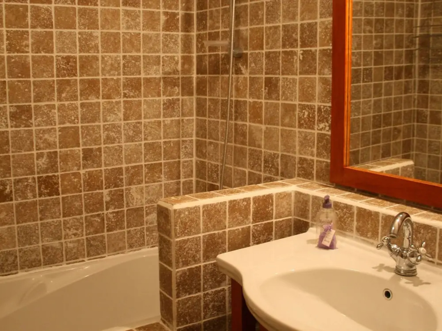 Spacious Villa in Drome with Swimming Pool