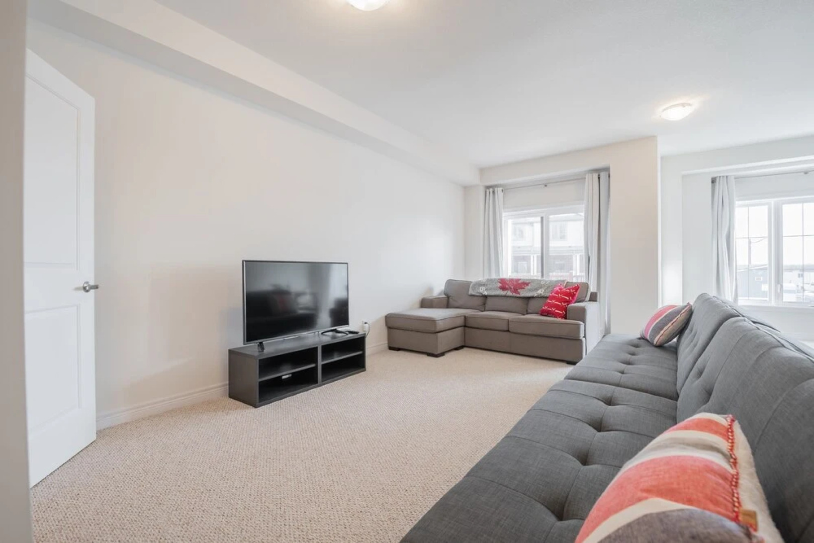 Elegant Brand New Town House