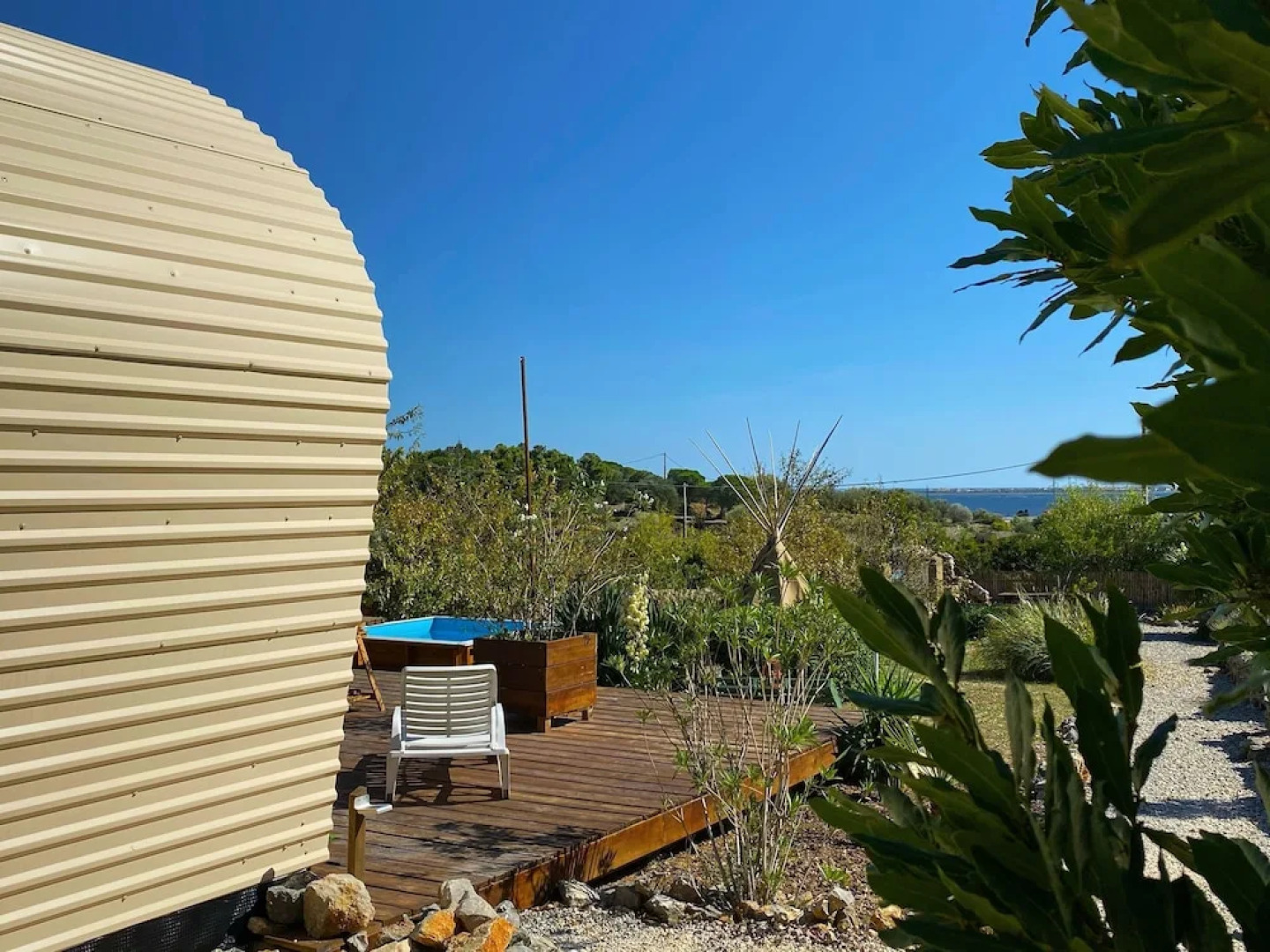 Tipi Lounge and breakfast