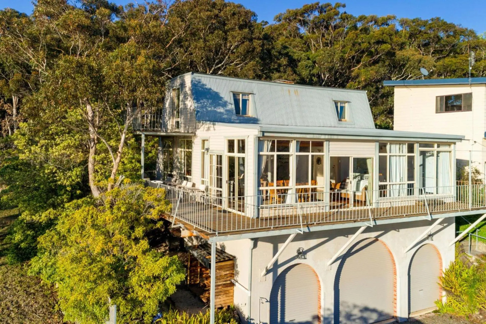 Sea Point at Hyams Beach 4pm Check Out Sundays