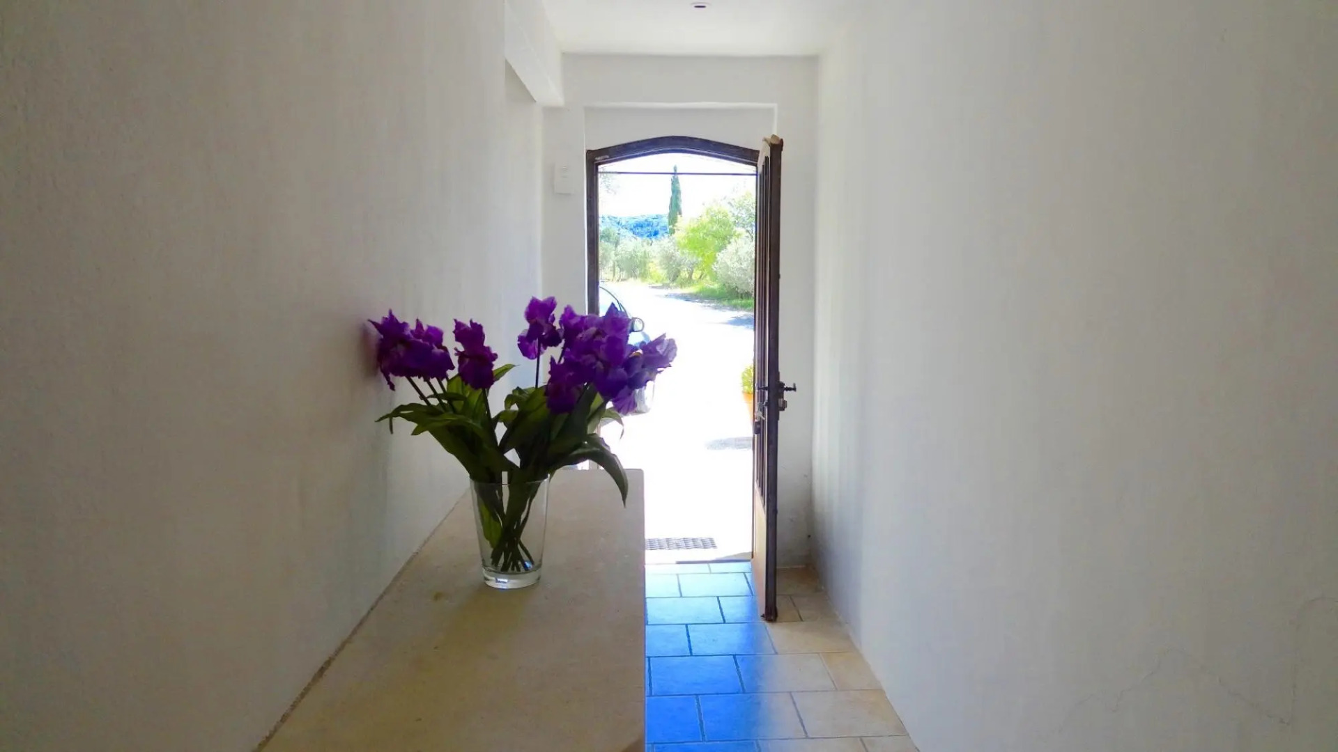 Le Dernier Chateau - Architect's Stone Villa & Pool in Picturesque Les Baux-de-Provence, 5 Bedrooms