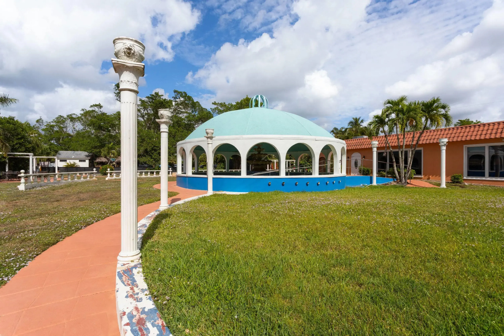 Days Inn by Wyndham Fort Myers Springs Resort