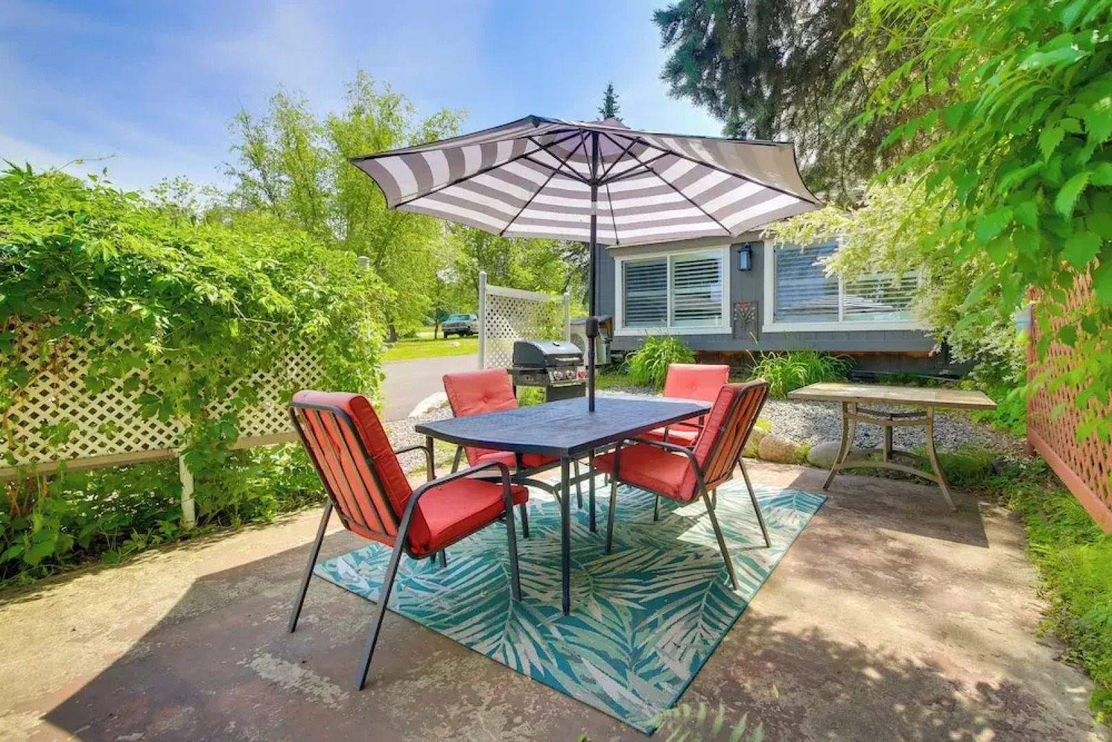 ~14 Mi to Schweitzer Mtn: Lakefront Home