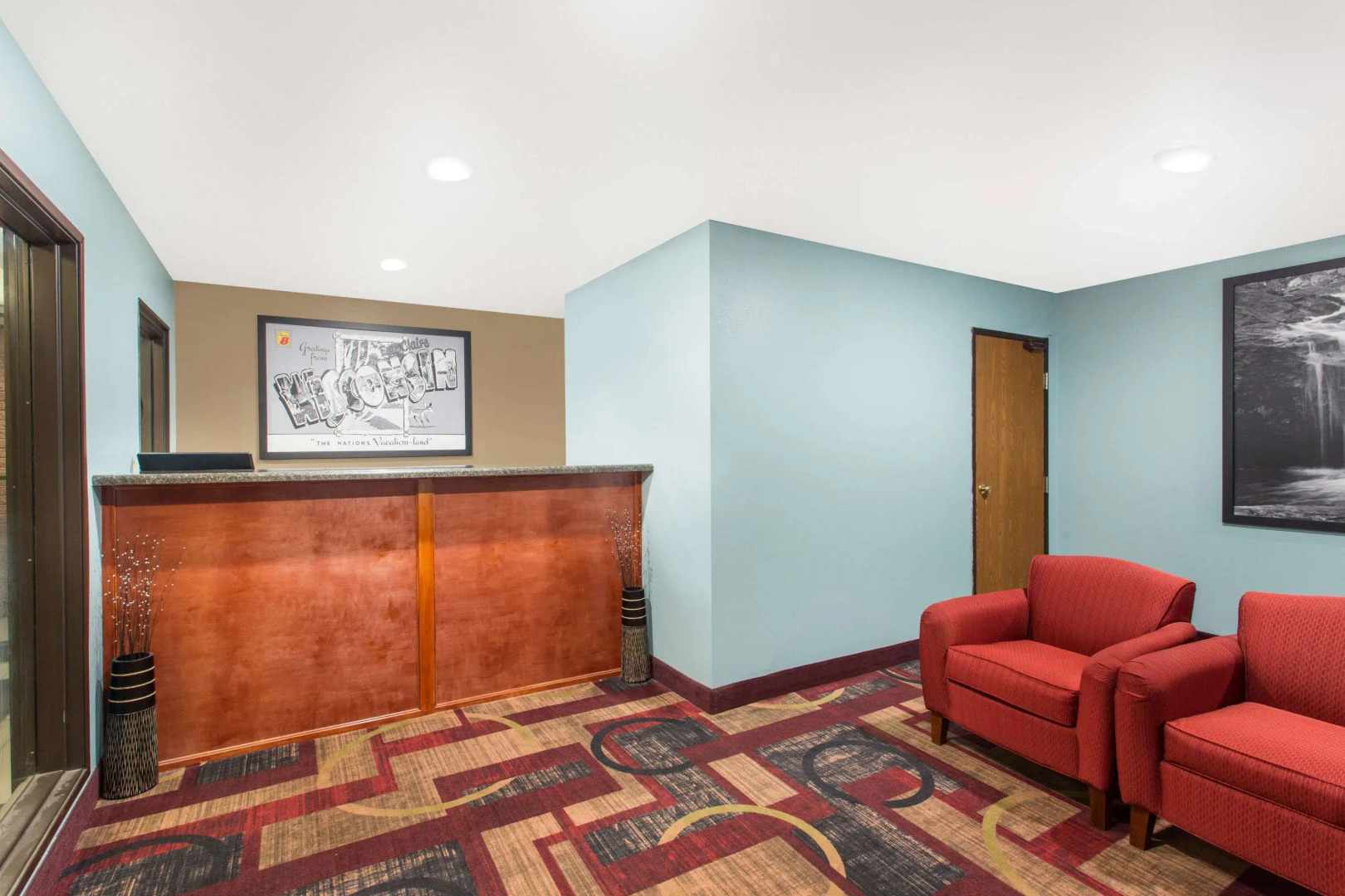 Super 8 by Wyndham Eau Claire I-94