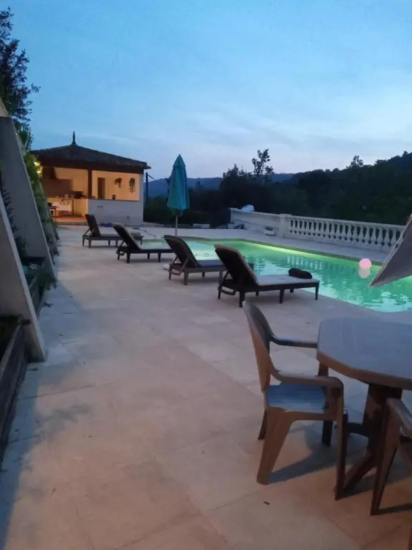 2 logements pour 10 personnes +piscine luxe