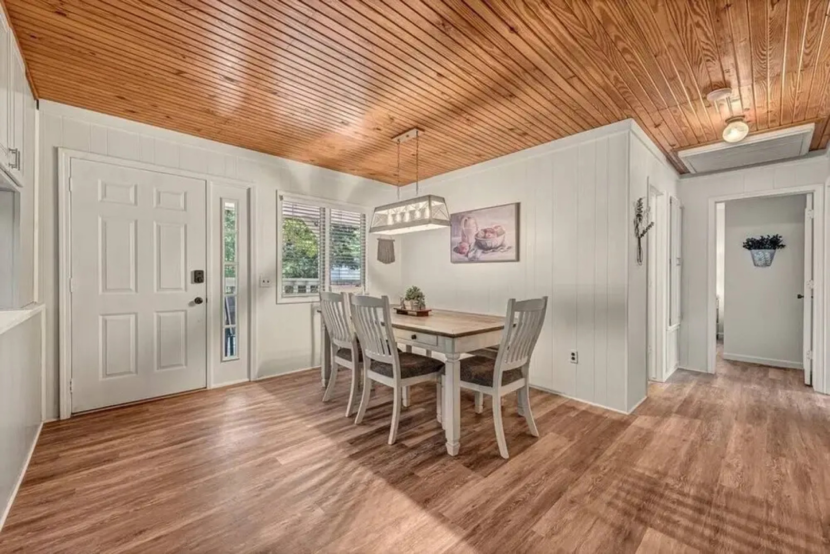 Beaver Lake Hillside Hideaway 2 Bedroom Home by Redawning