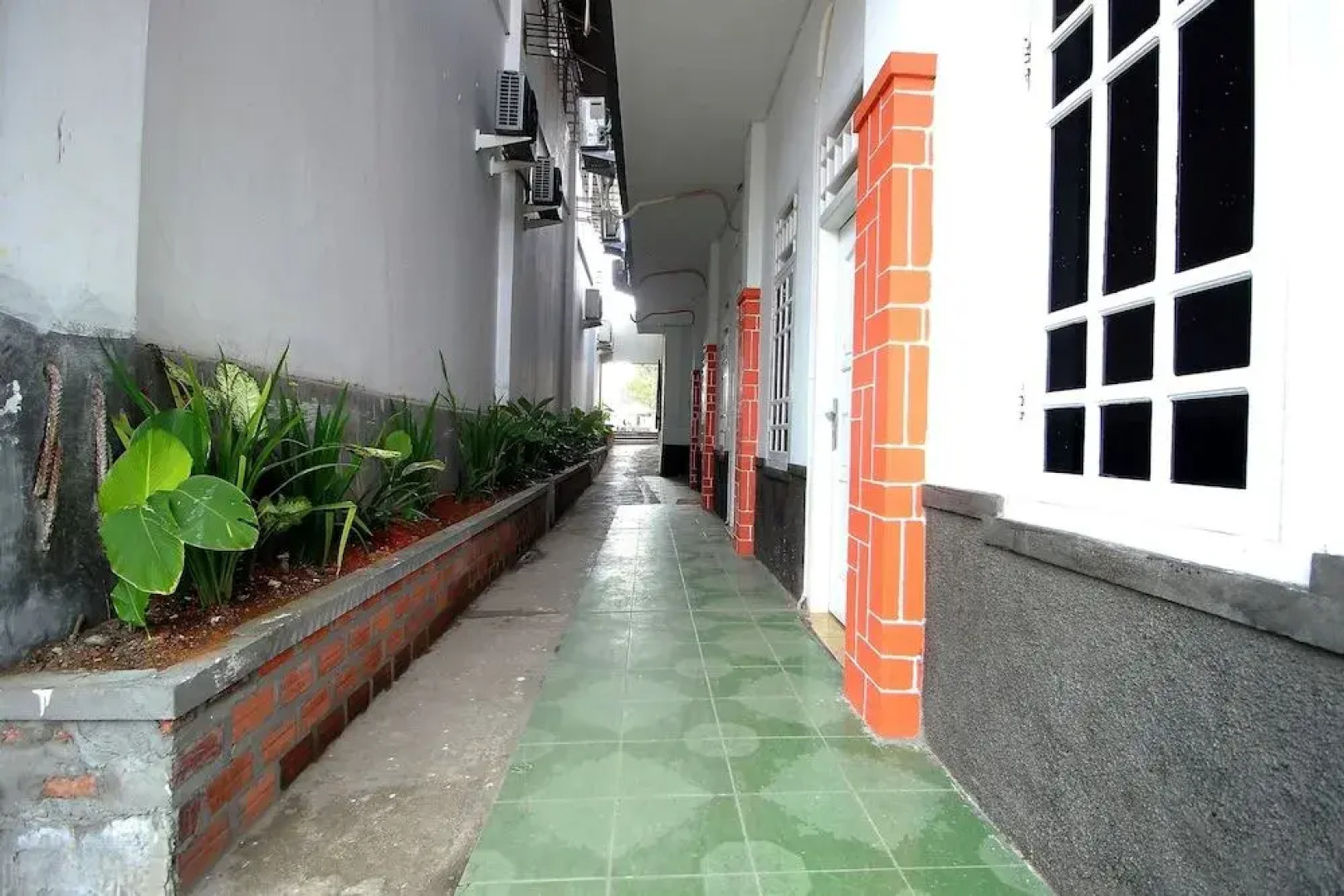 OYO 1981 Unib Kostel