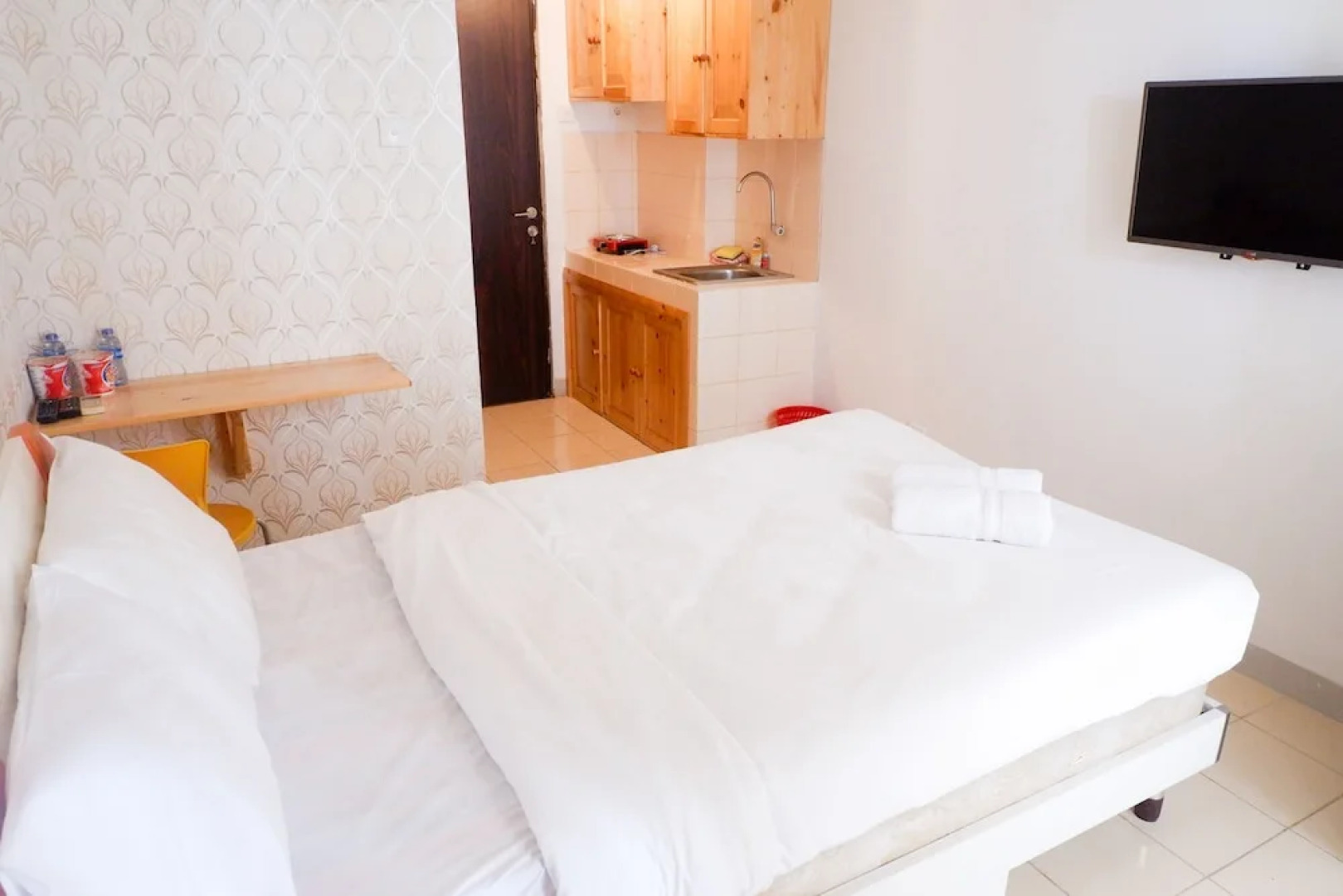 Cozy Studio Tree Park Apartment near BSD City