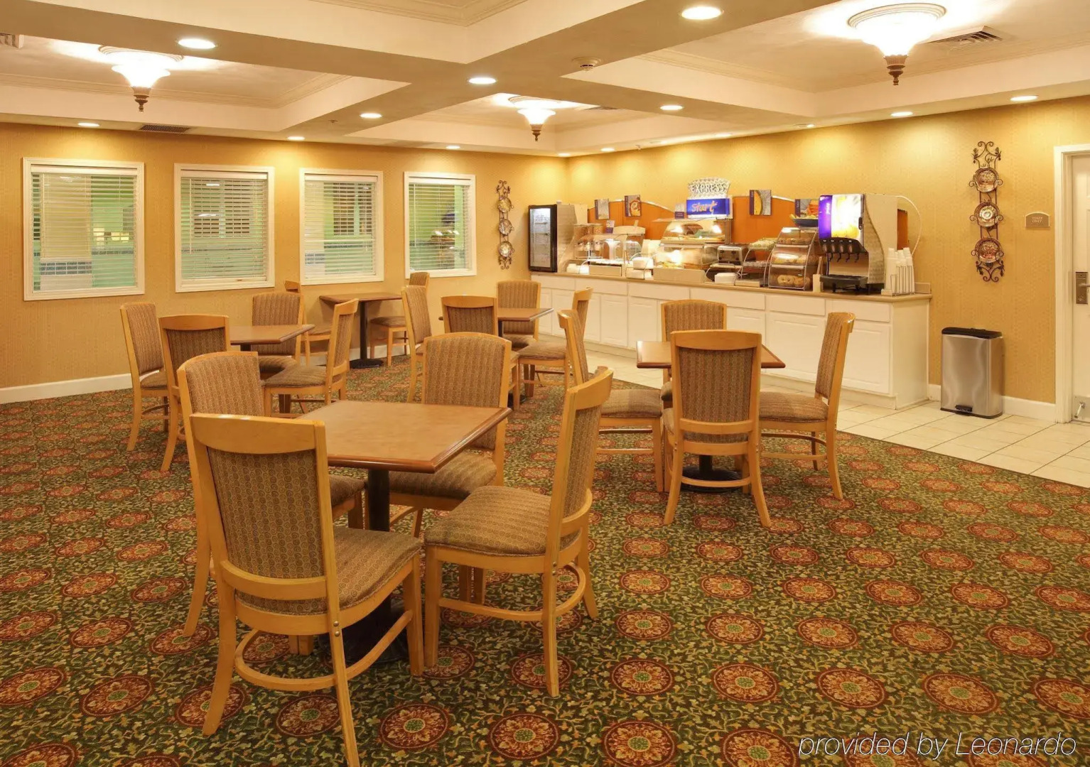 Holiday Inn Express Hotel & Suites Magnolia-Lake Columbia by IHG