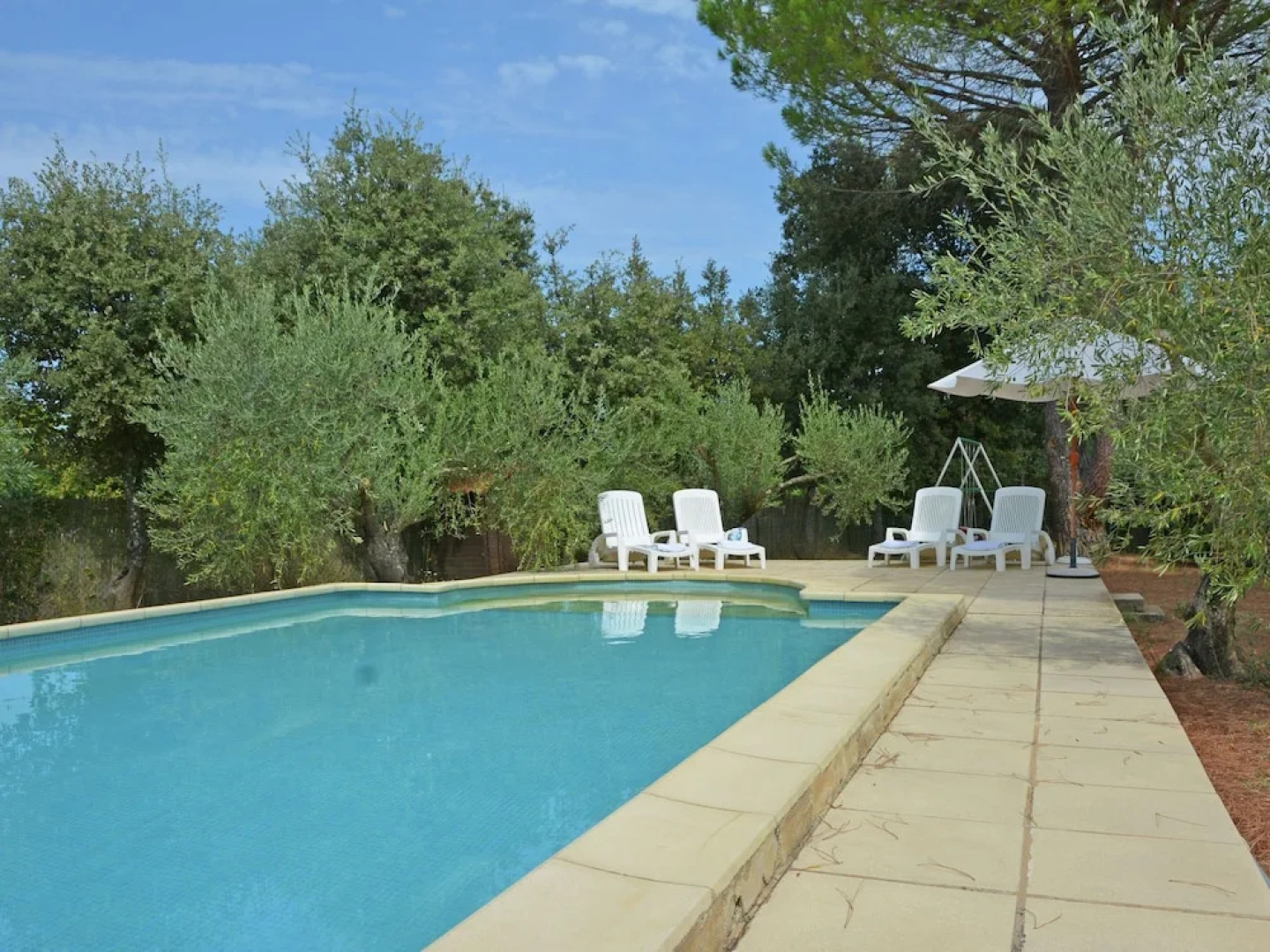 Cosy Villa in Flaux with Swimming Pool