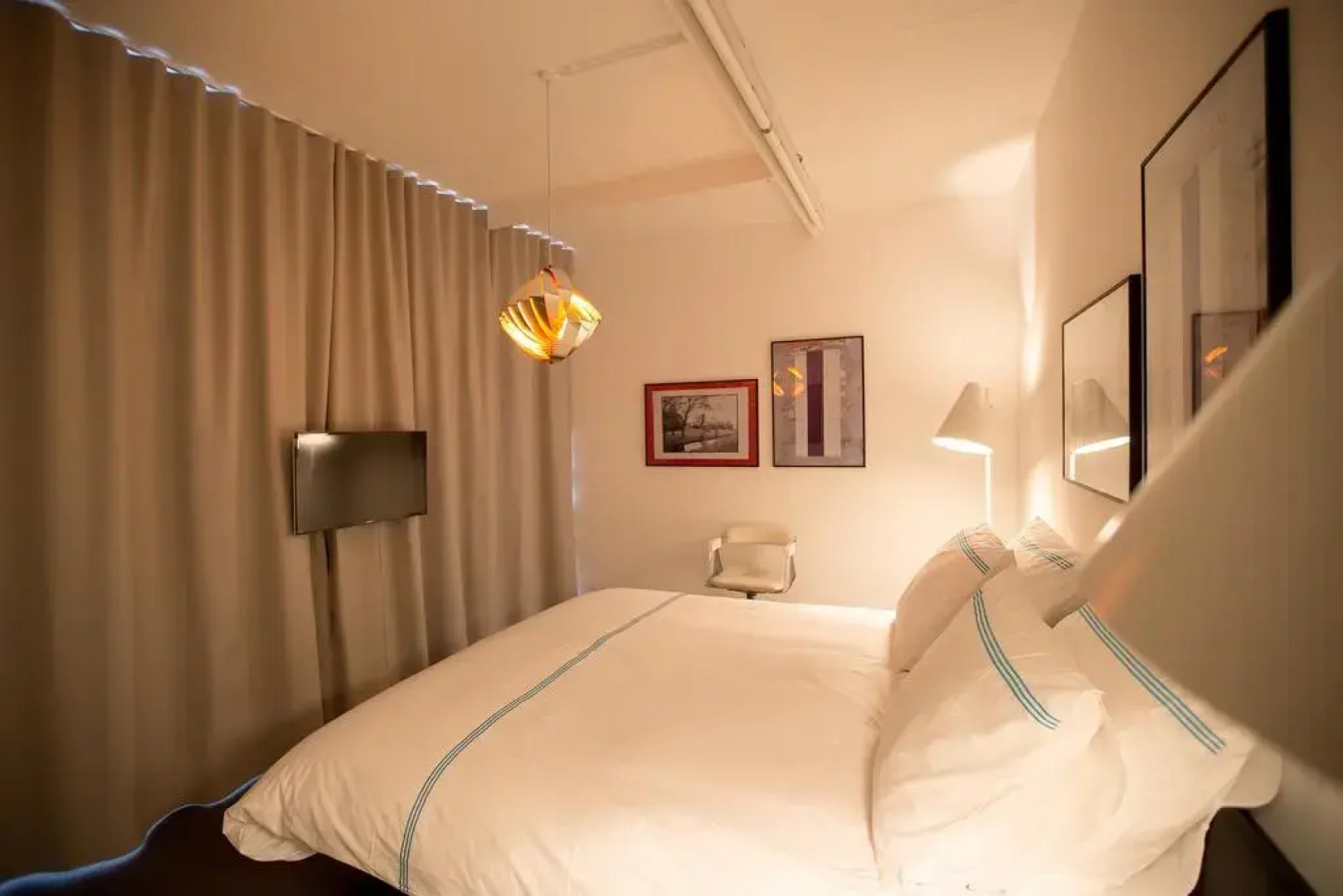 Apartment Wake up in Art