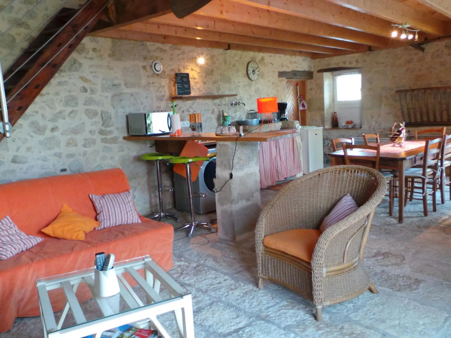 Stone House in a Vineyard, With Swimming Pool, Near Bordeaux