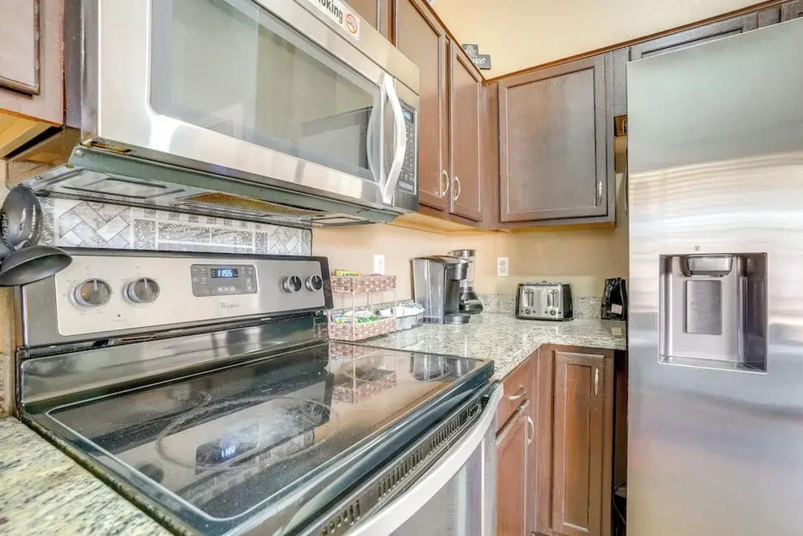 4 Mi to State Farm Stadium: Avondale Home w/ Patio