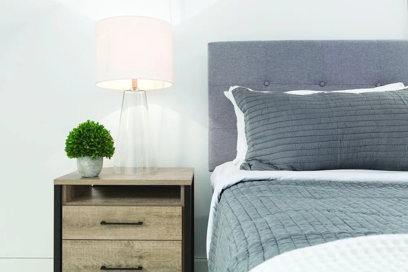 Village Latch Inn Hotel