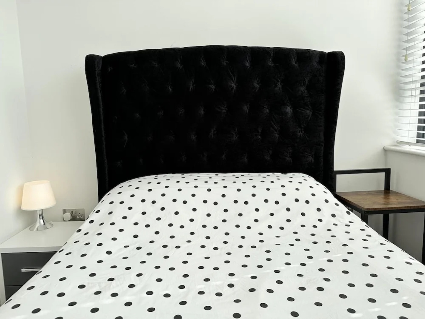 Condo Apartment With Workspace