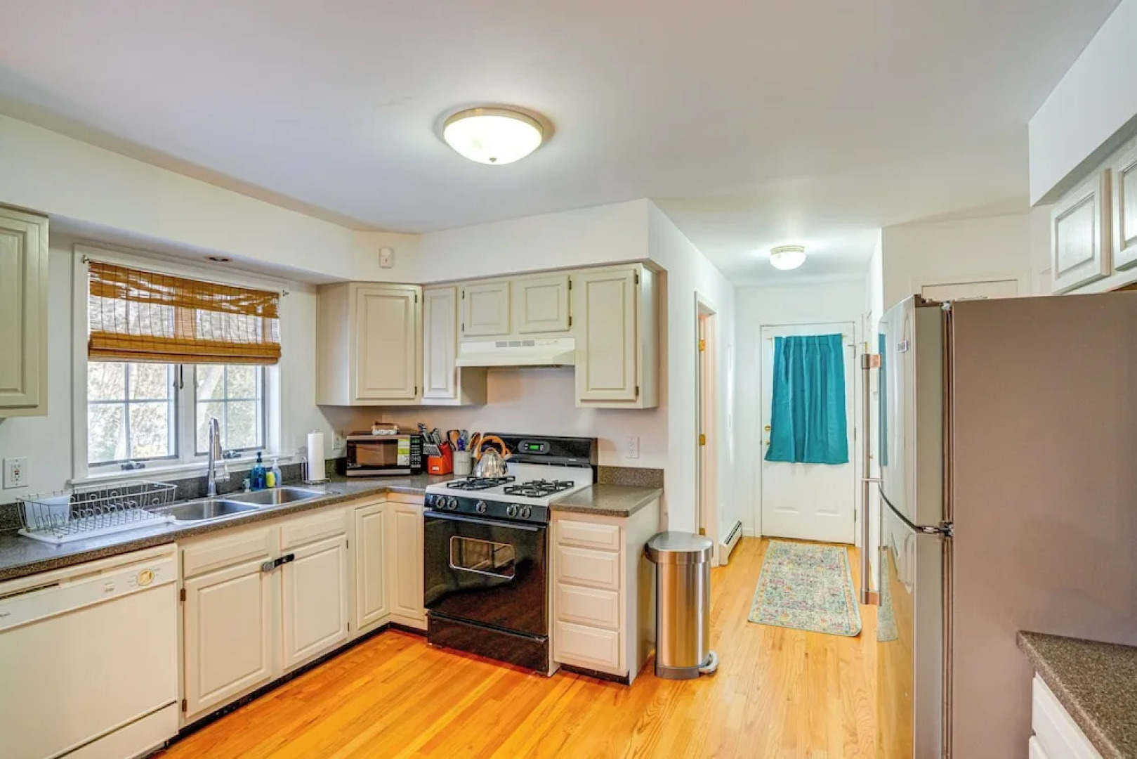 Walk to Dining: Downtown Lenox Guest House!