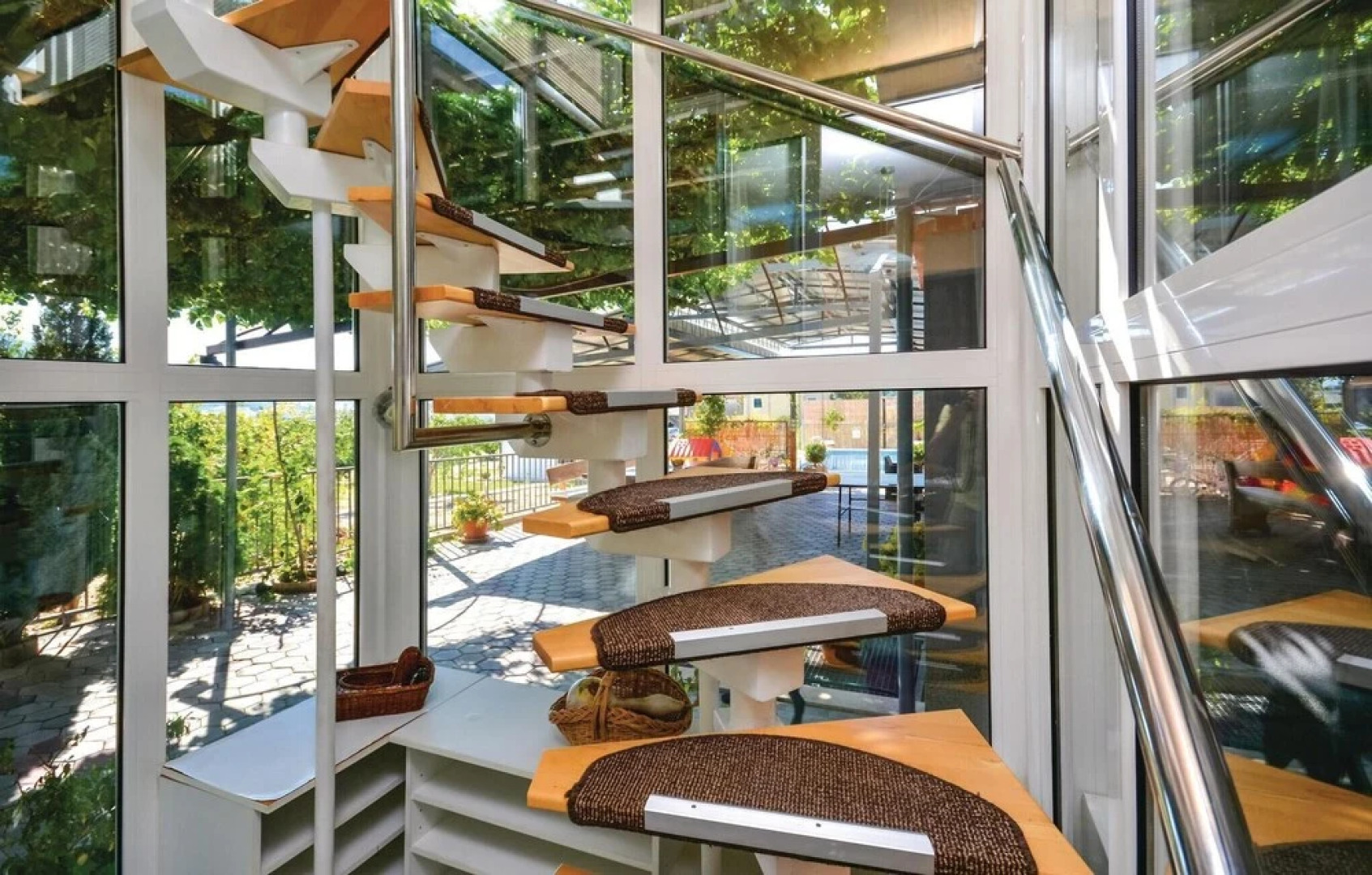 Stunning Home in Zrnovnica With Wifi and 6 Bedrooms